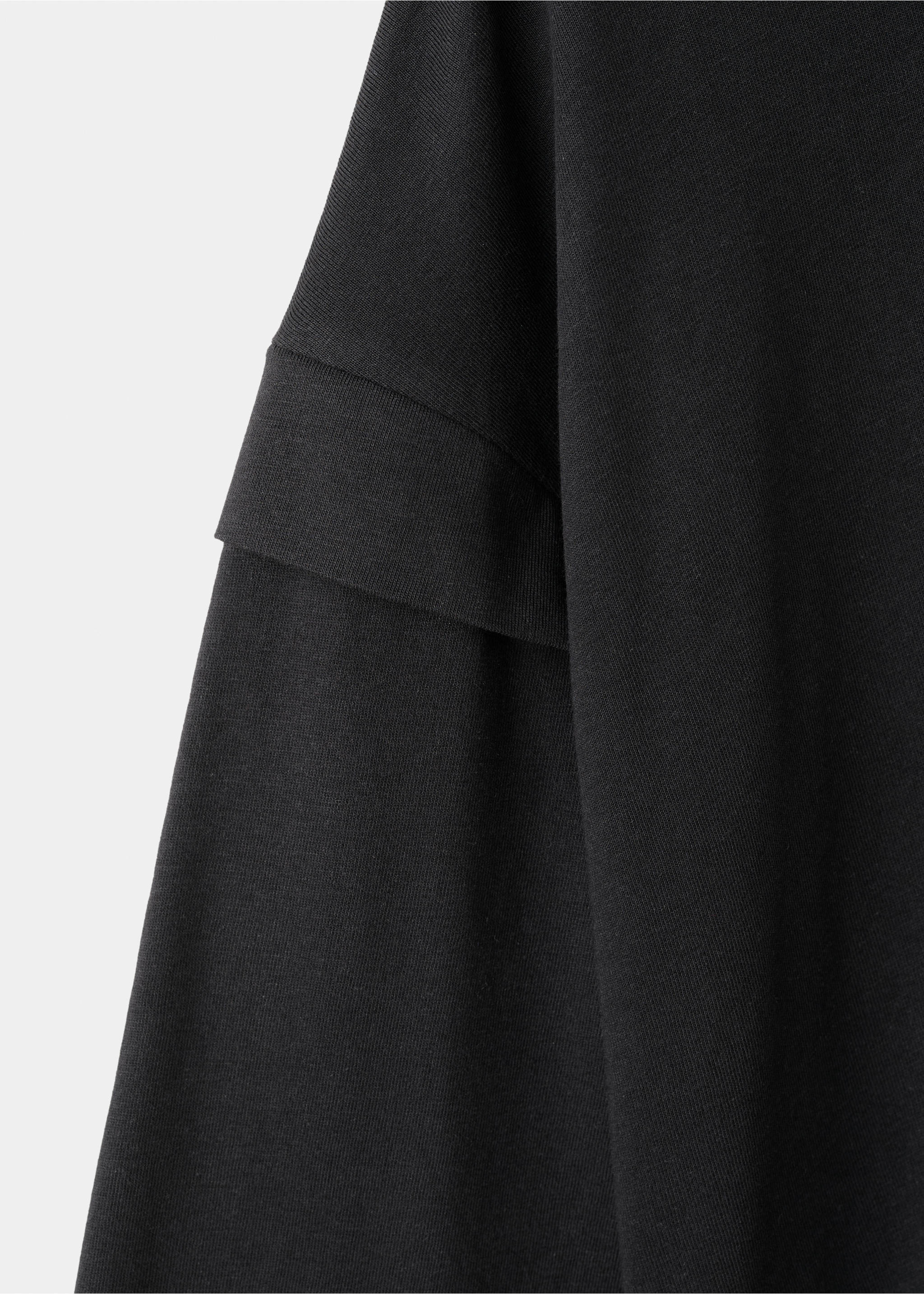 T-Shirt mit Detail am Ärmel - Detail des Artikels 0, Schwarz. Ref: 27001339-00.