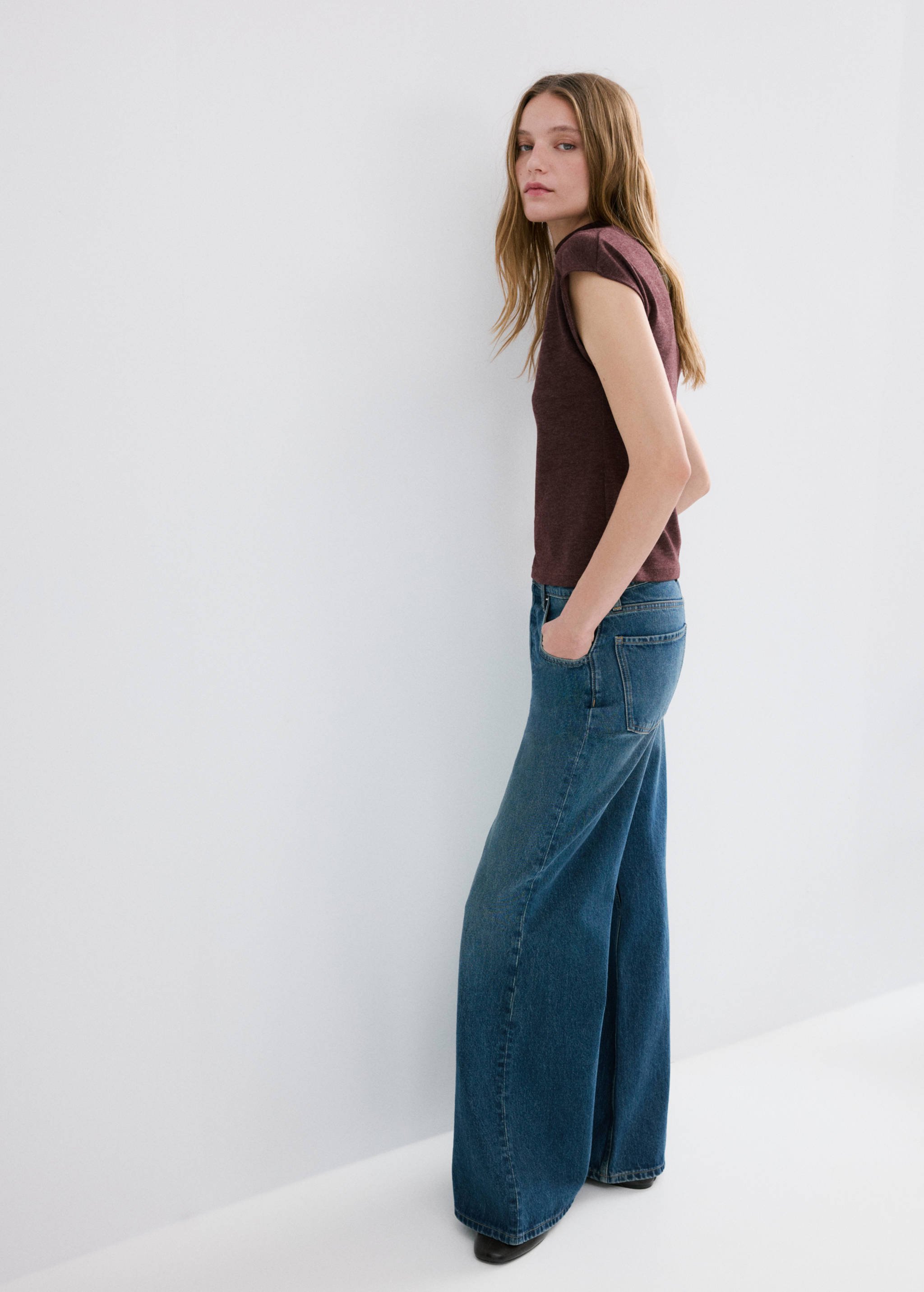 High collar T-shirt - Details of the article 1