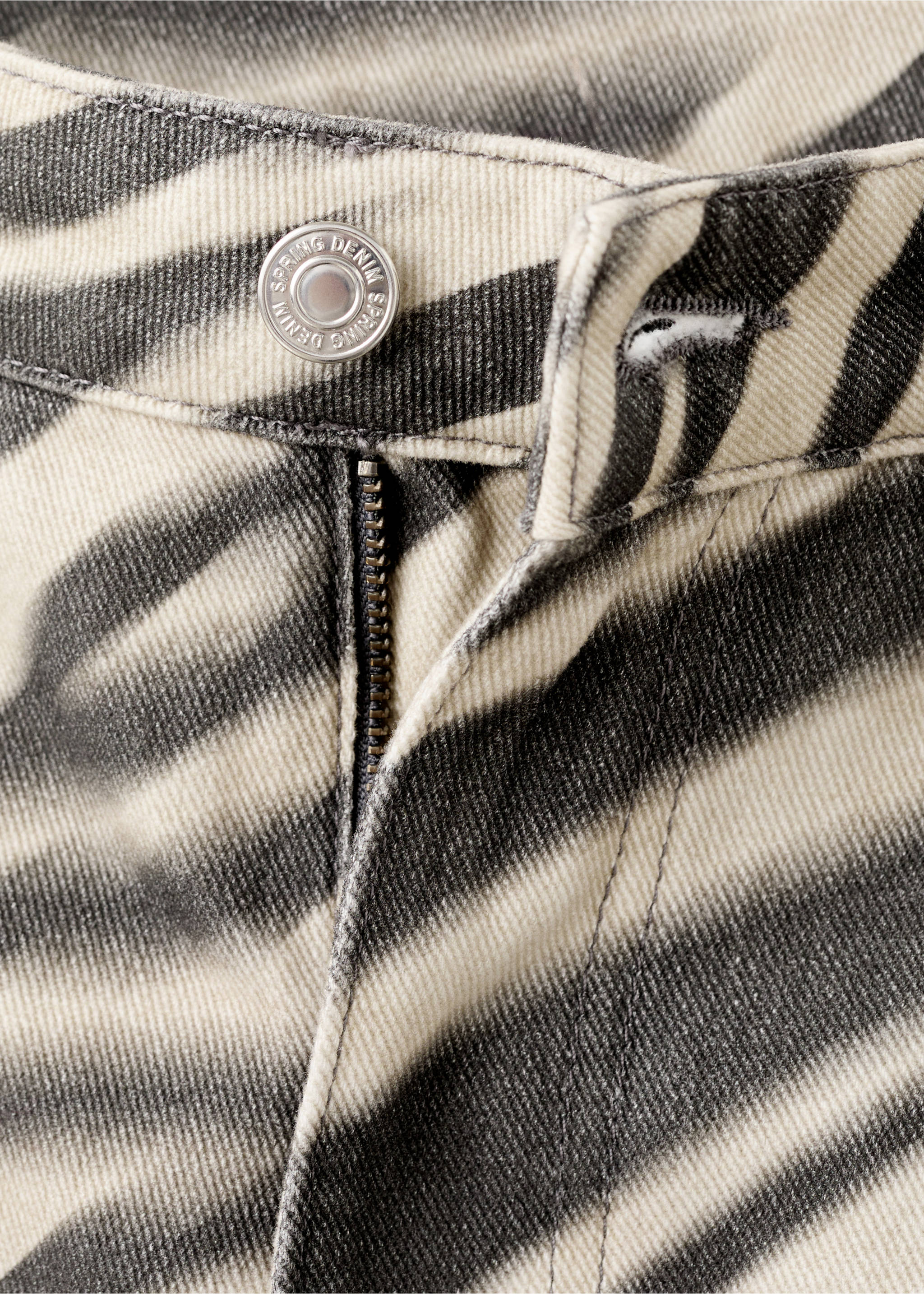 Texans rectes estampat zebra - Detall de l'article 0, Blanc trencat. Ref: 27004109-00.