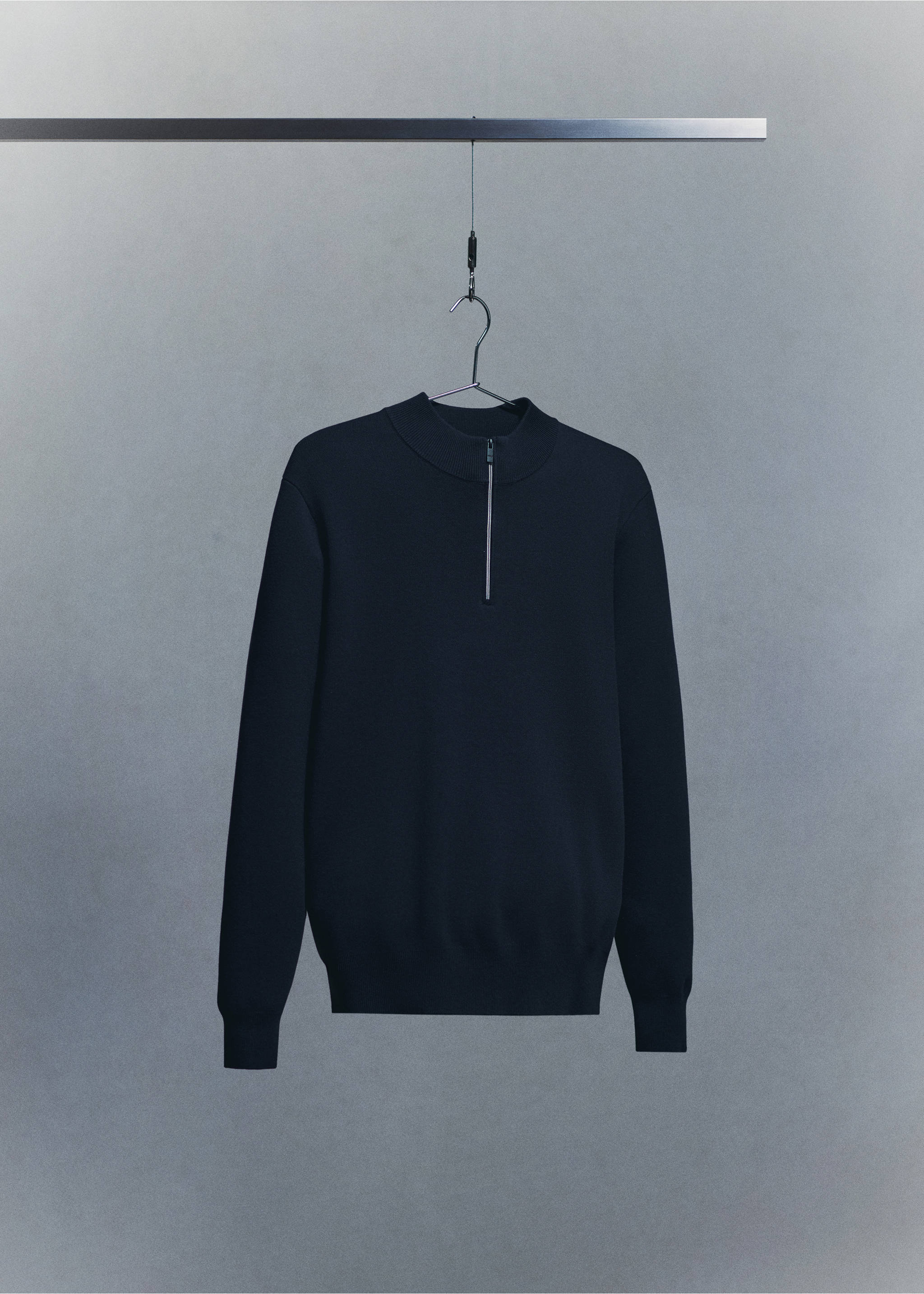Pull confort extensible à zip - Détail de l'article 9, Bleu marine. Ref: 27004430-00.