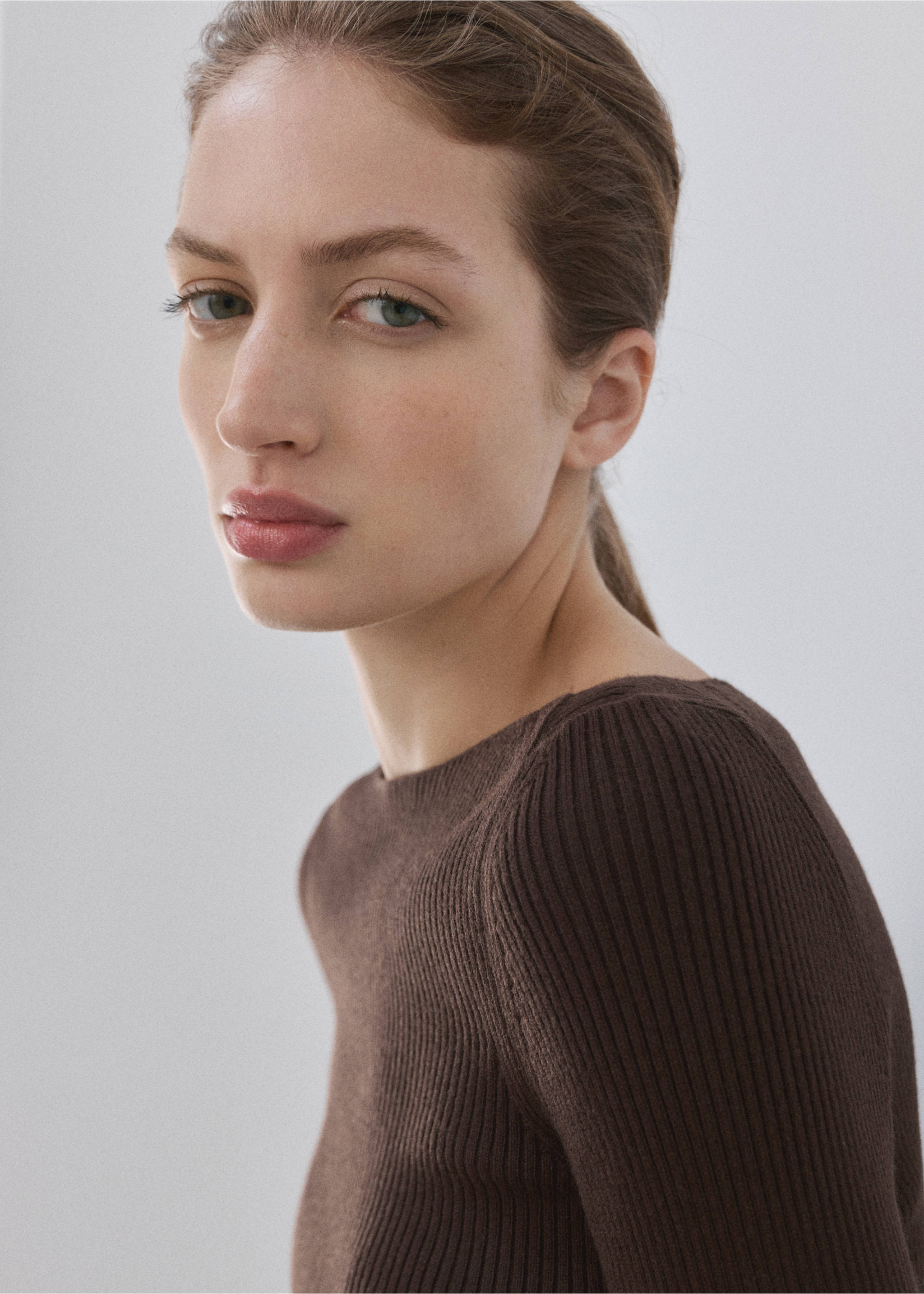 Boat-neck knitted sweater - Details of the article 1, Chocolate. Ref: 27004783-00.