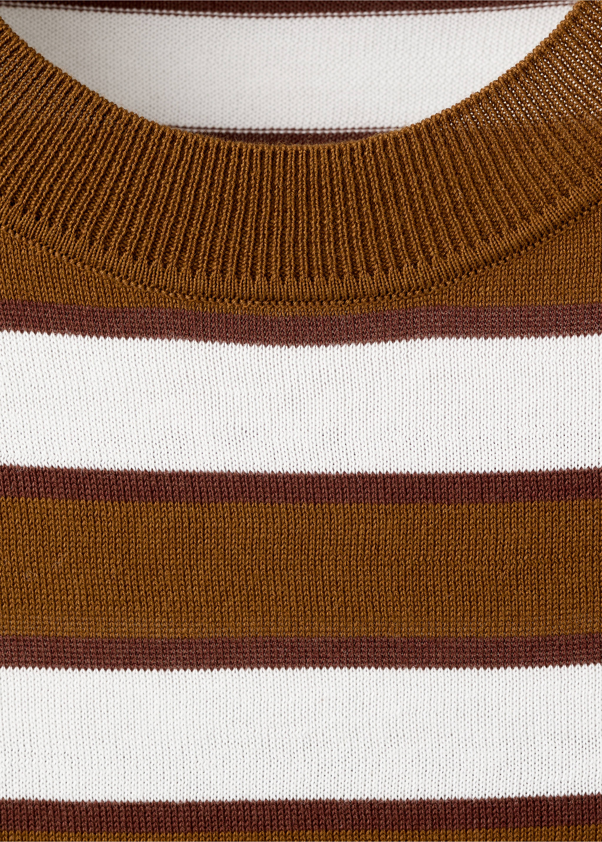 Short-sleeved knitted sweater - Details of the article 8, Caramel. Ref: 27004784-00.