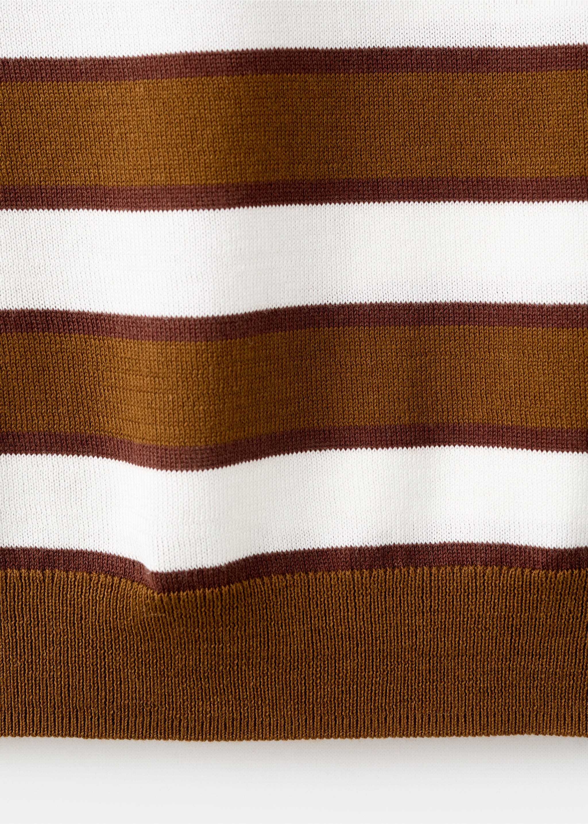 Short-sleeved knitted sweater - Details of the article 0, Caramel. Ref: 27004784-00.