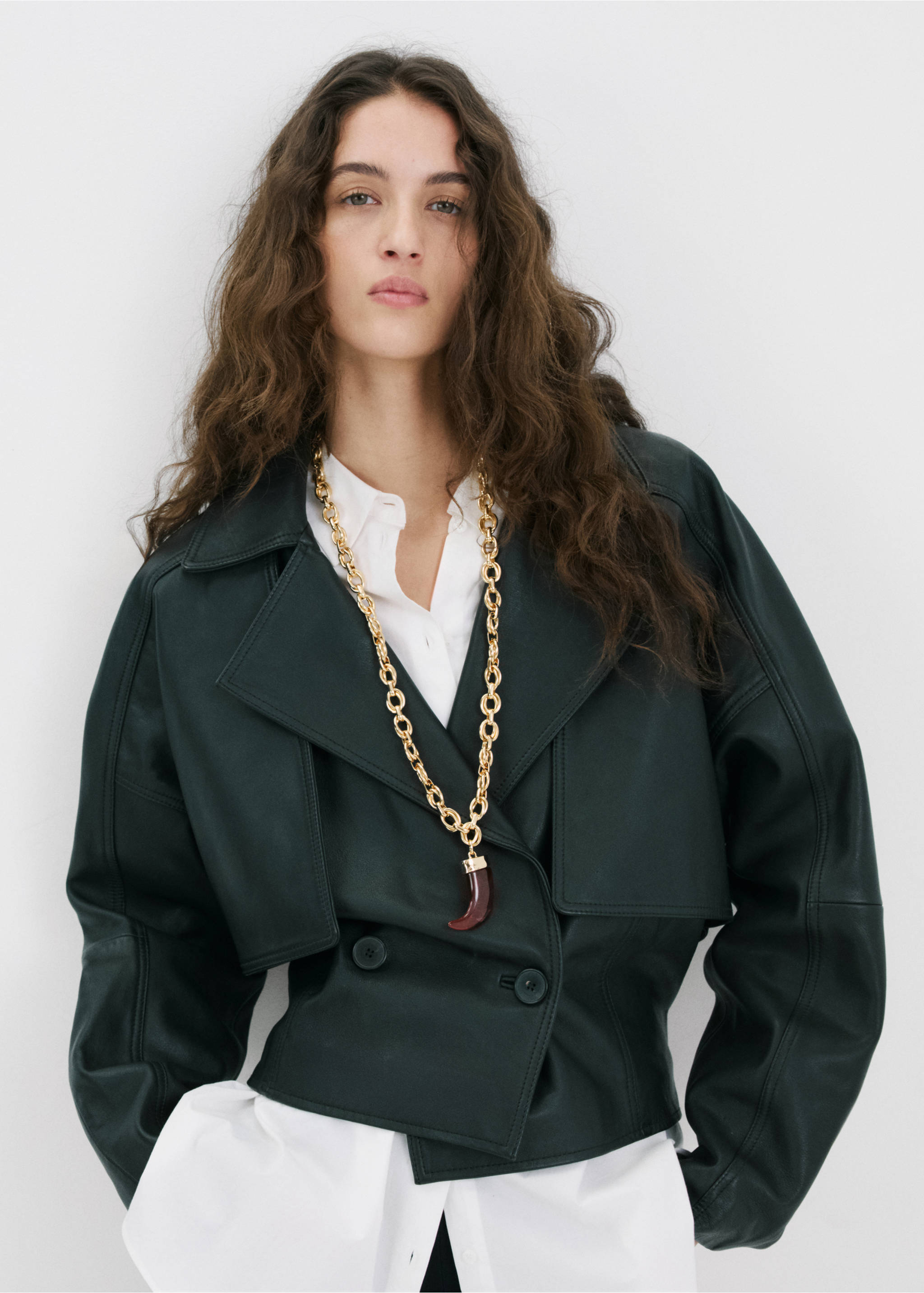 Long gold-tone chain necklace with a reddish-brown horn pendant worn on a model., Gold. Ref: 27004787-00.
