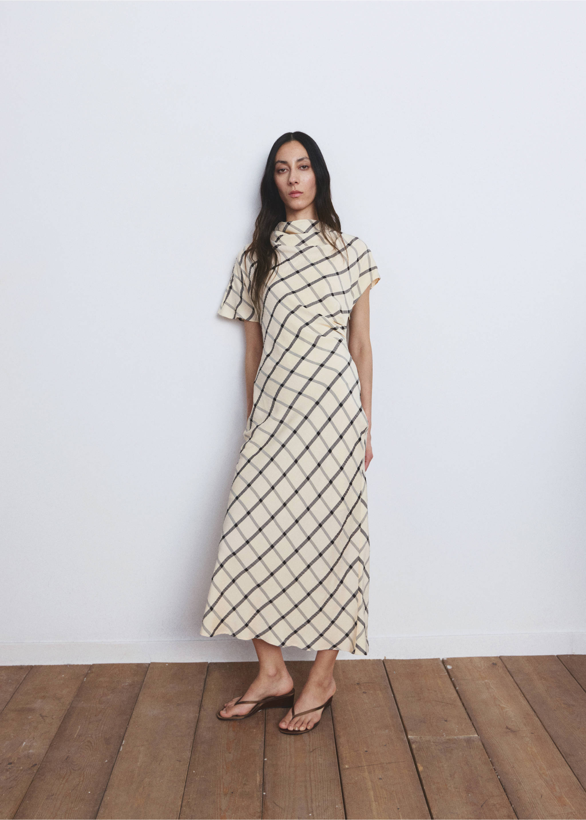 Cream diagonal plaid midi dress with short sleeves and a cowl neck., Ecru. Ref: 27009100-00.