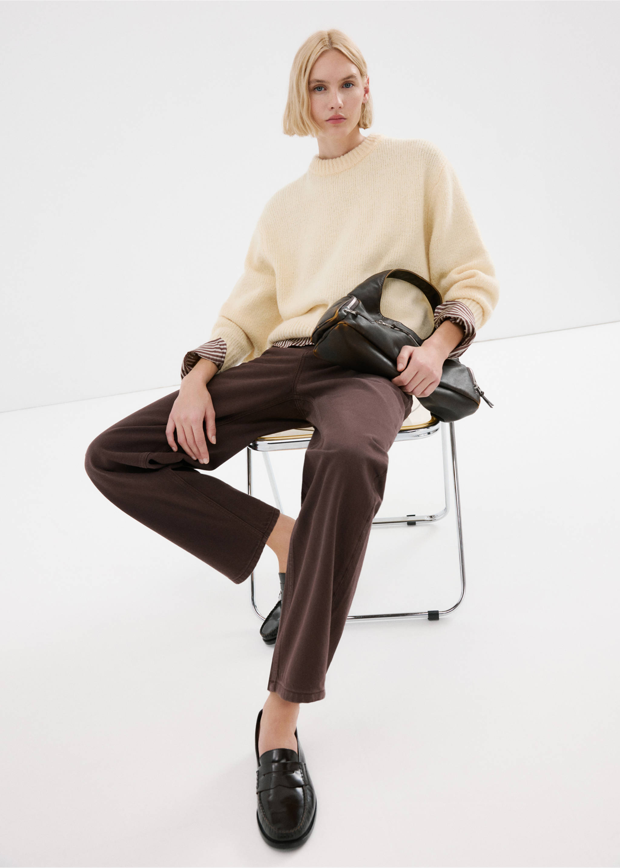 Barrel-Jeans mit hoher Taille - Detail des Artikels 2, Schokolade. Ref: 27013340-00.