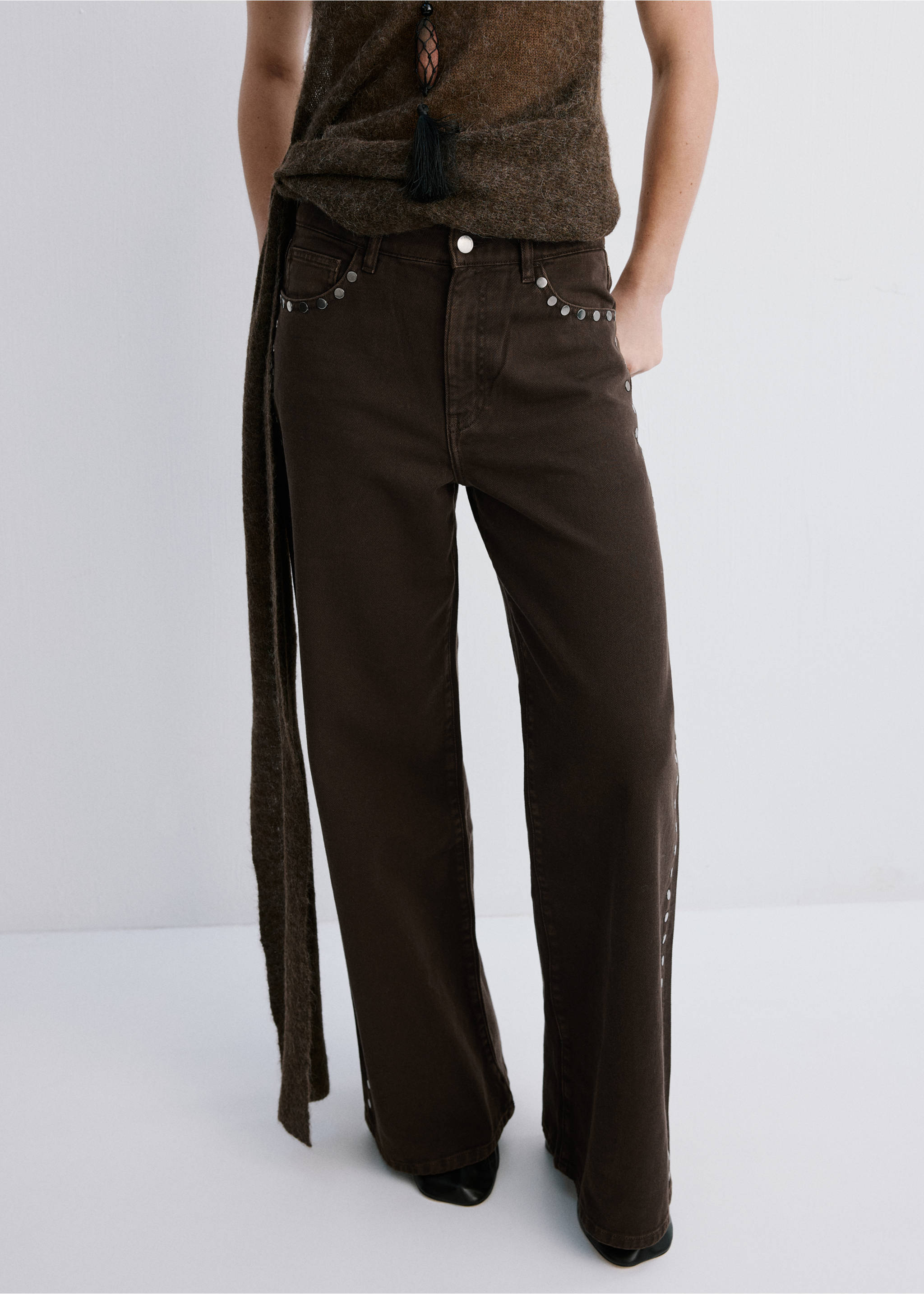 Jeans wide leg amb tatxes - Pla mig, Xocolata. Ref: 27014101-00.