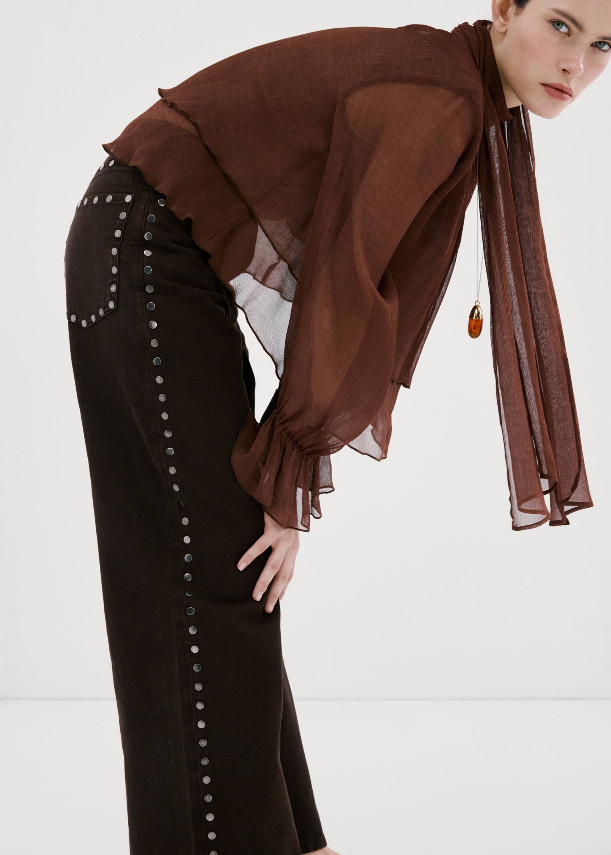 Jeans wide leg amb tatxes - Detall de l'article 2