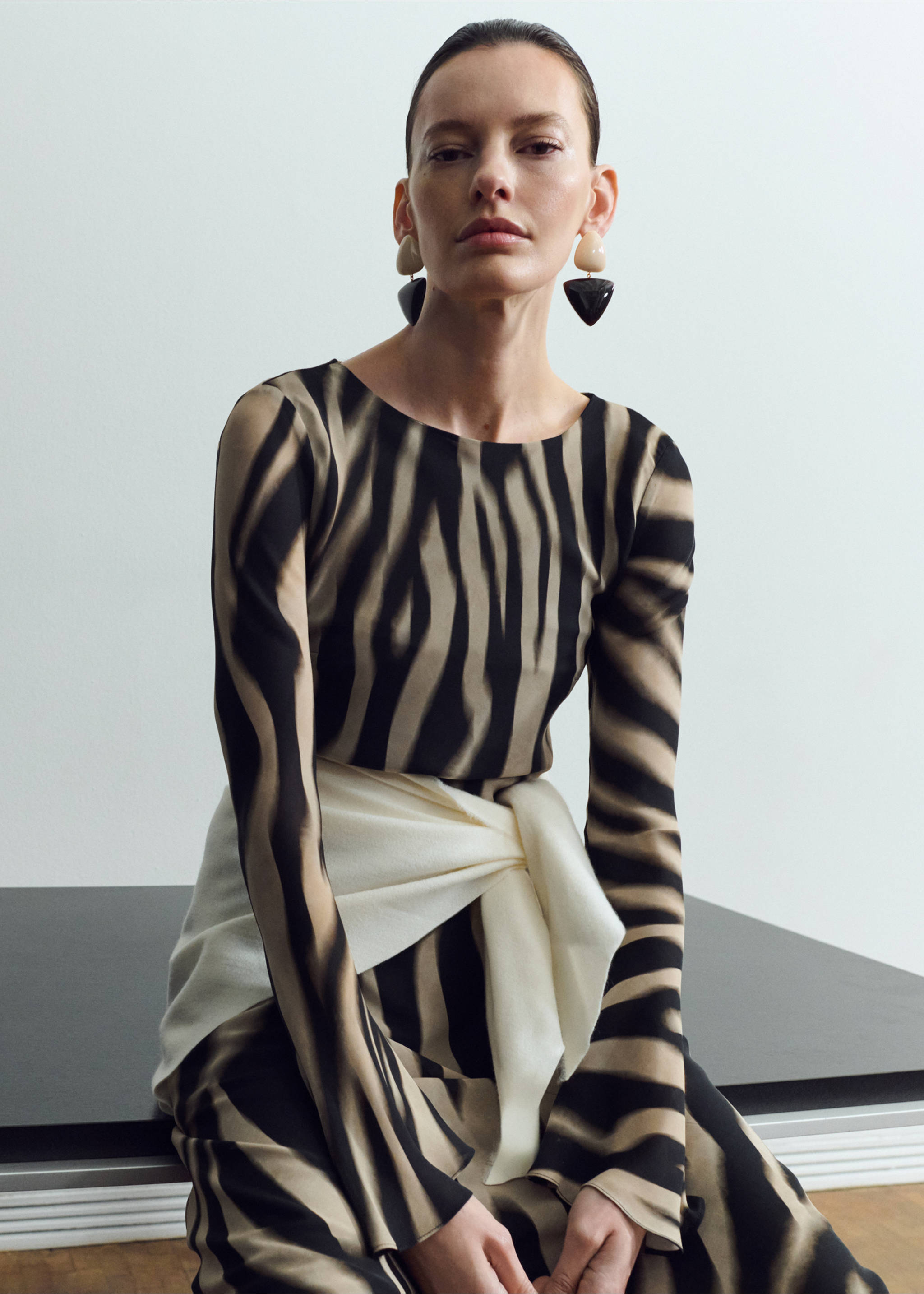A-line animal-print dress - Details of the article 1, Black. Ref: 27014105-00.