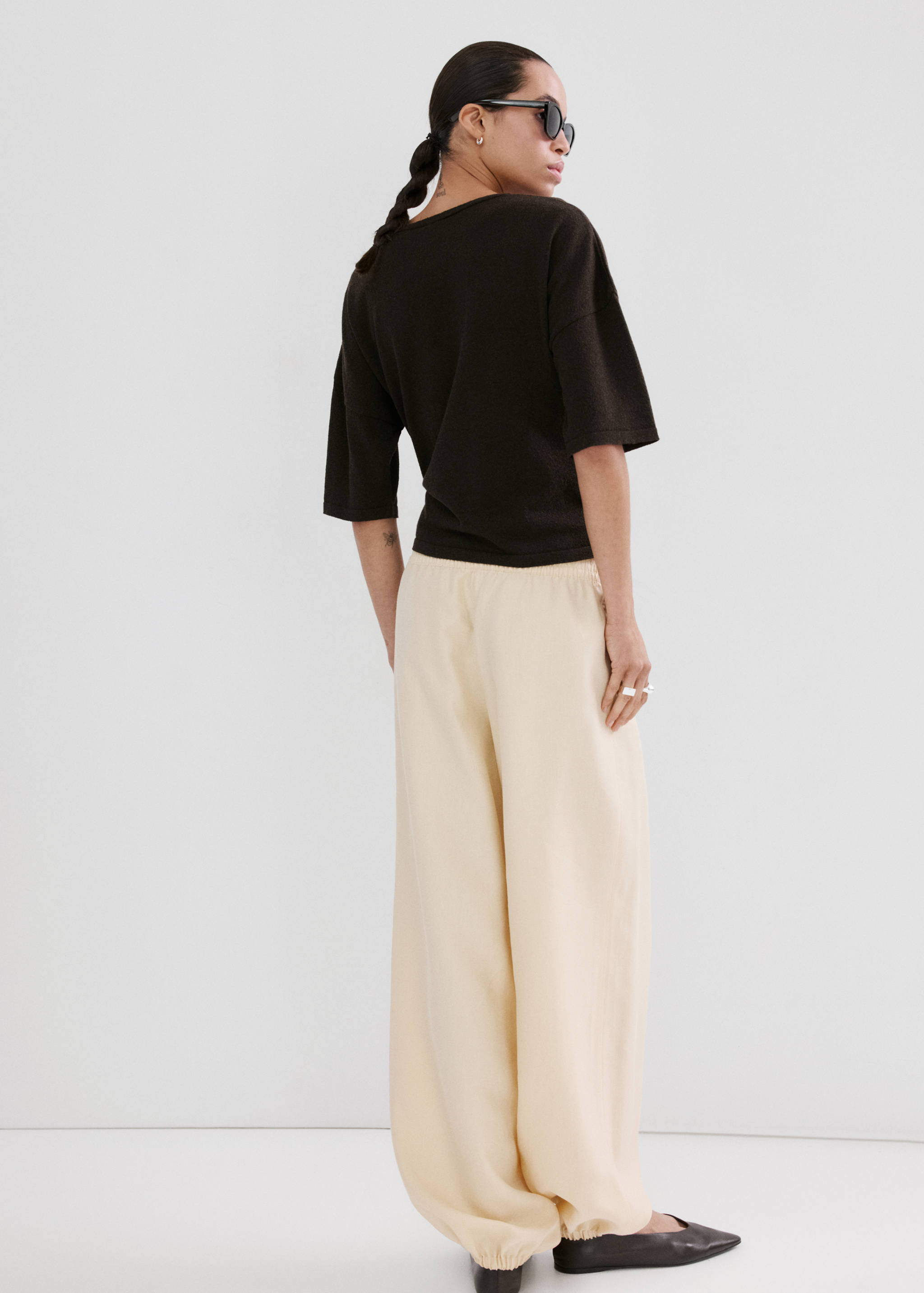 Bow knit sweater - Reverse of the article