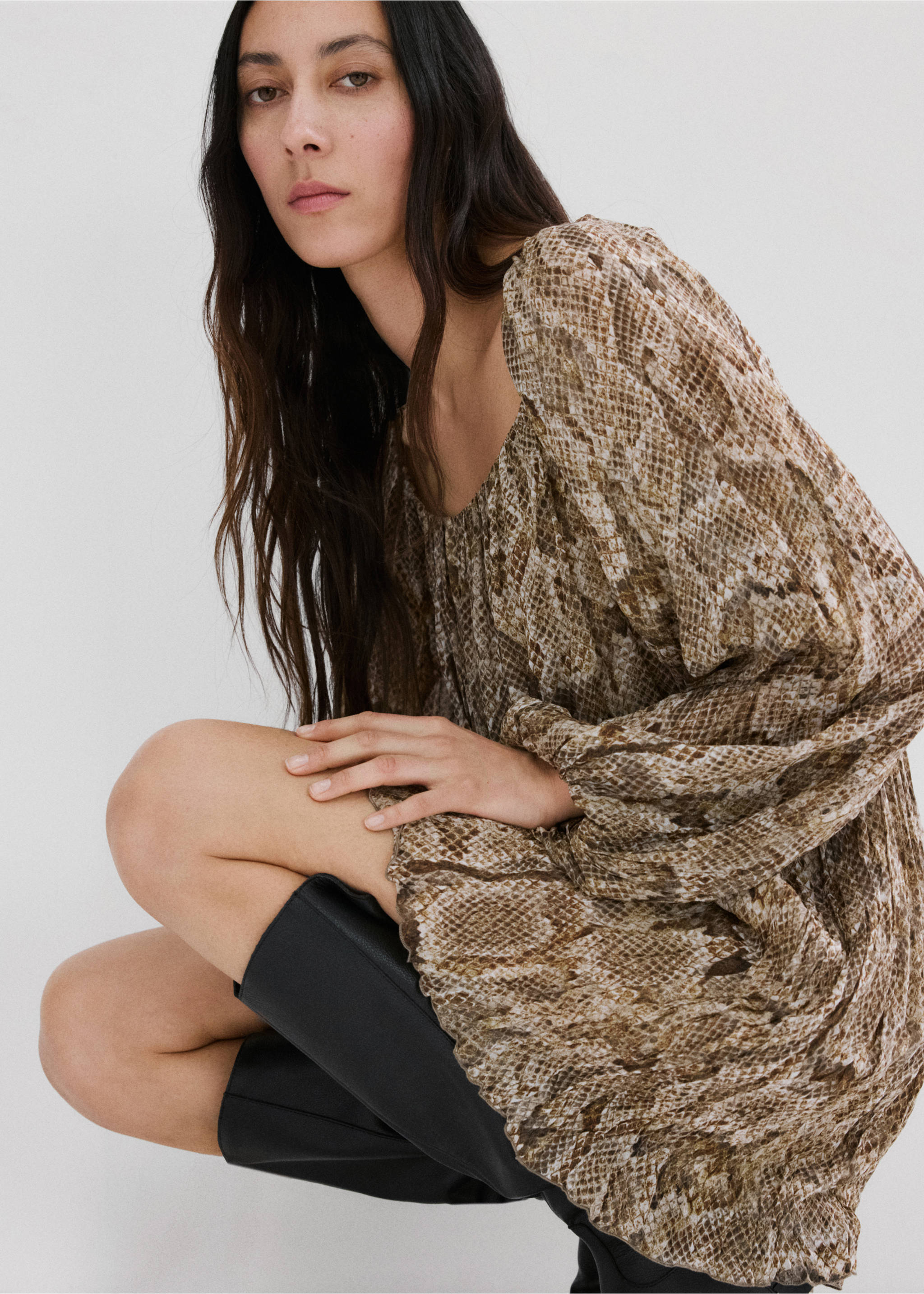 Flowy animal print dress - Details of the article 2, Khaki. Ref: 27016007-00.