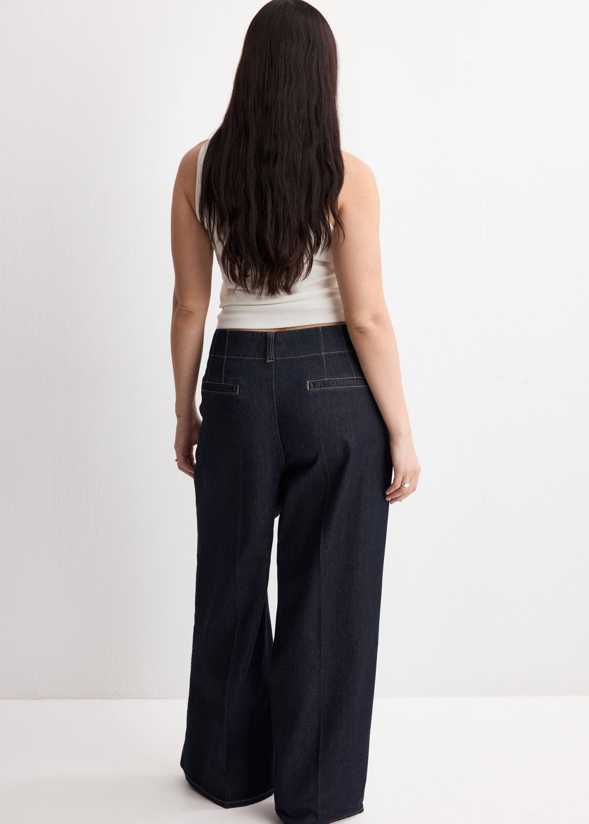 Wide leg mid-rise jeans - Details of the article 4