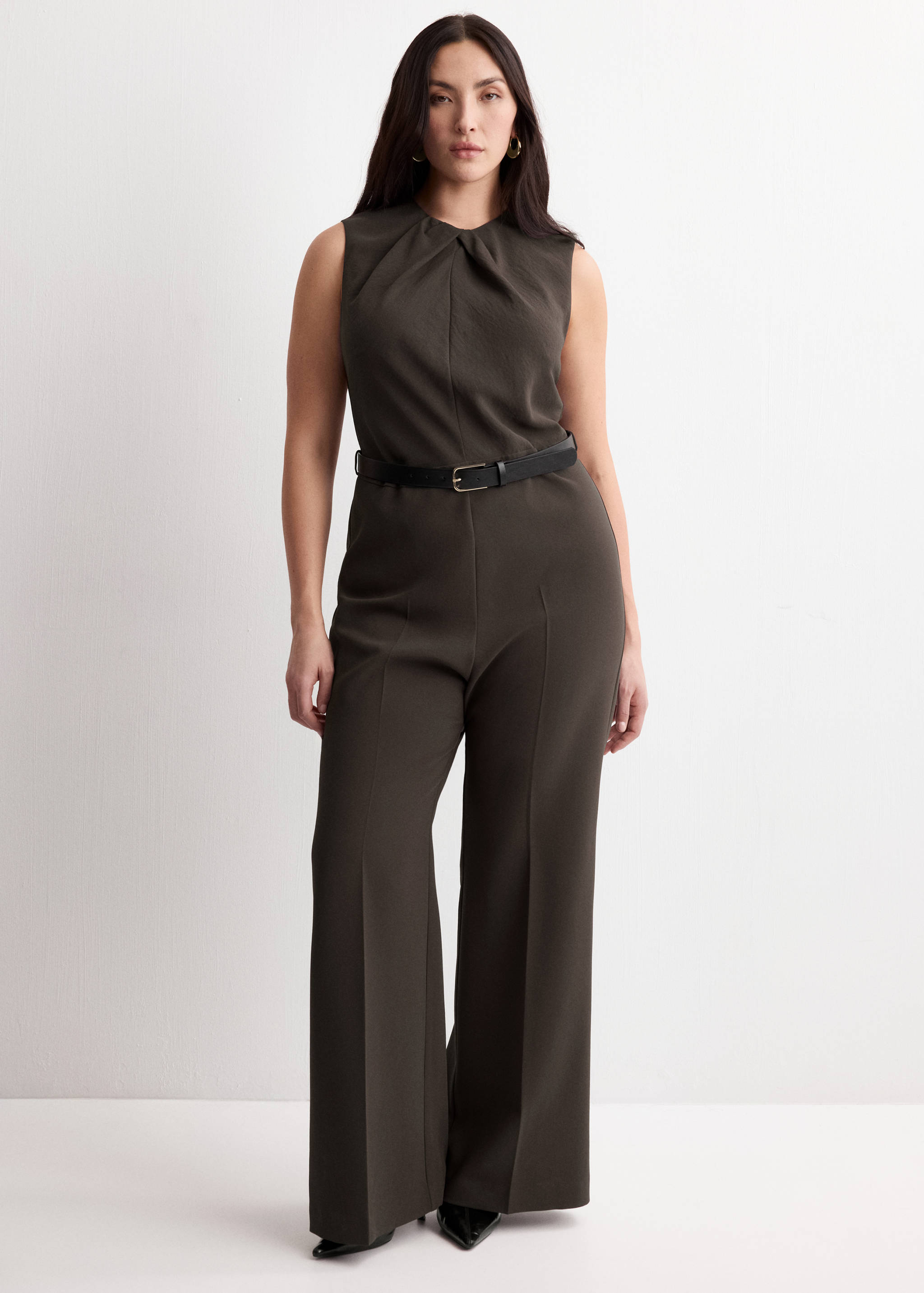 Jumpsuit mit drapiertem Detail und Gürtel - Detail des Artikels 6