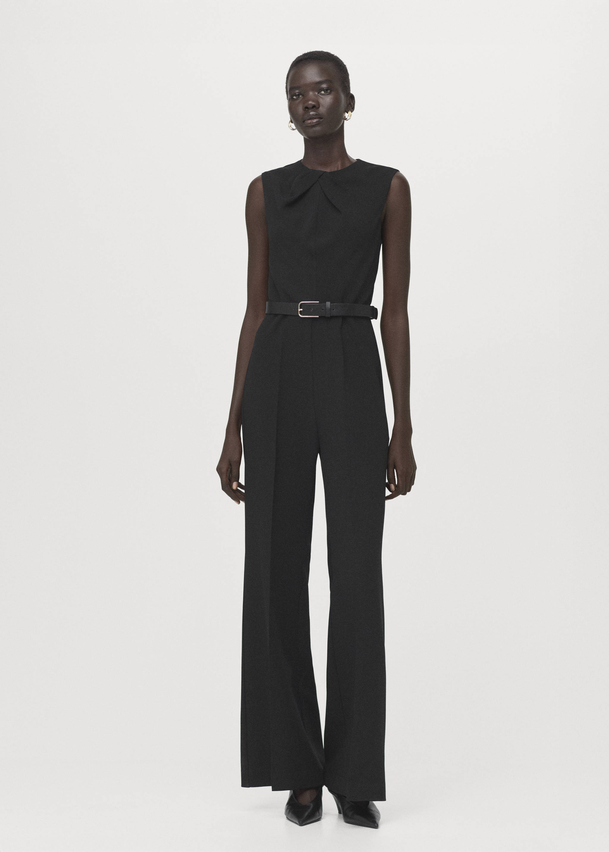 Jumpsuit mit drapiertem Detail und Gürtel - Allgemeine Ansicht