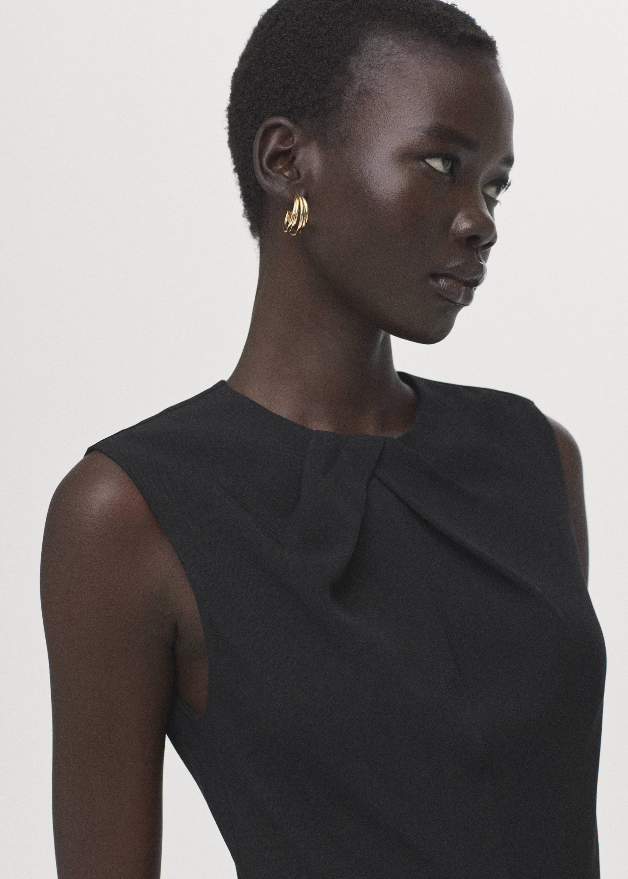 Jumpsuit mit drapiertem Detail und Gürtel - Detail des Artikels 1