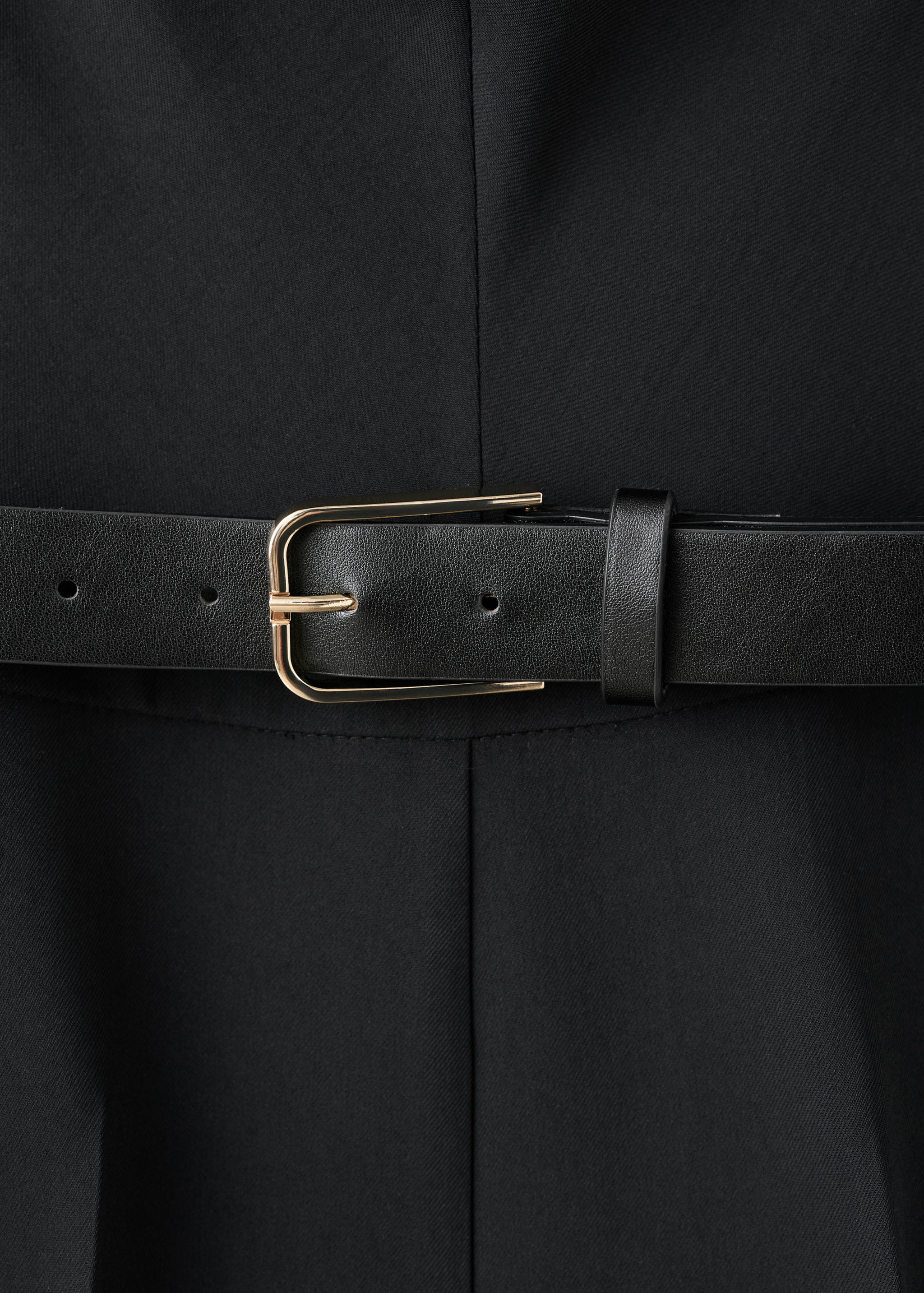 Jumpsuit mit drapiertem Detail und Gürtel - Detail des Artikels 0