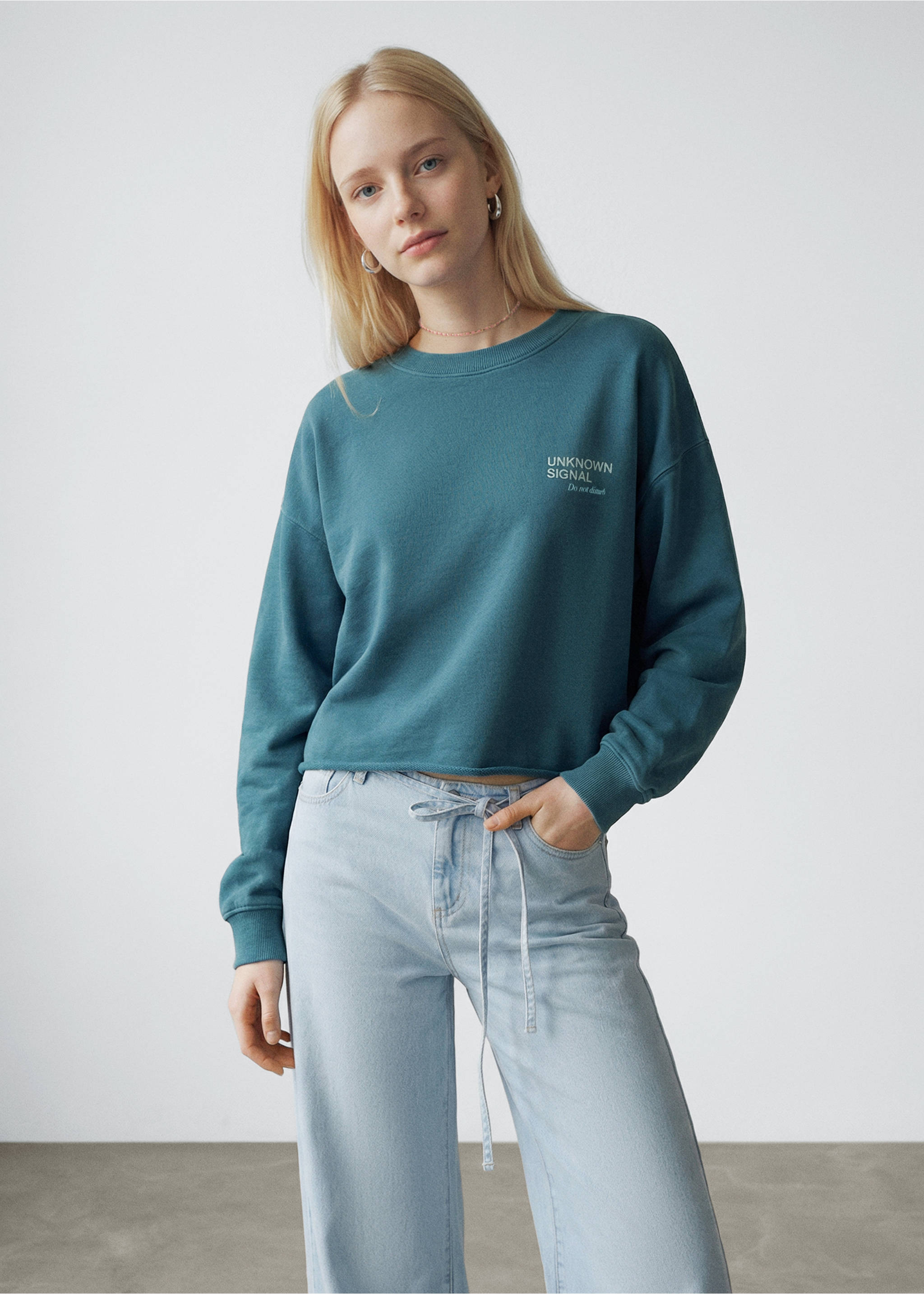 Teal cropped crew-neck sweatshirt with text print on the chest., Petrol Blue. Ref: 27024778-00.