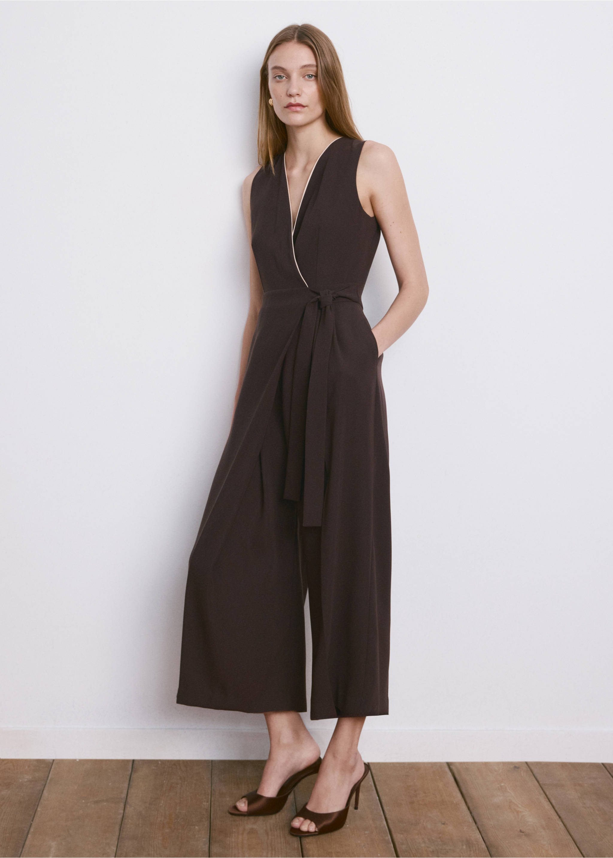 Dark brown sleeveless wrap jumpsuit with contrasting piping and a waist tie., Chocolate. Ref: 27025834-00.