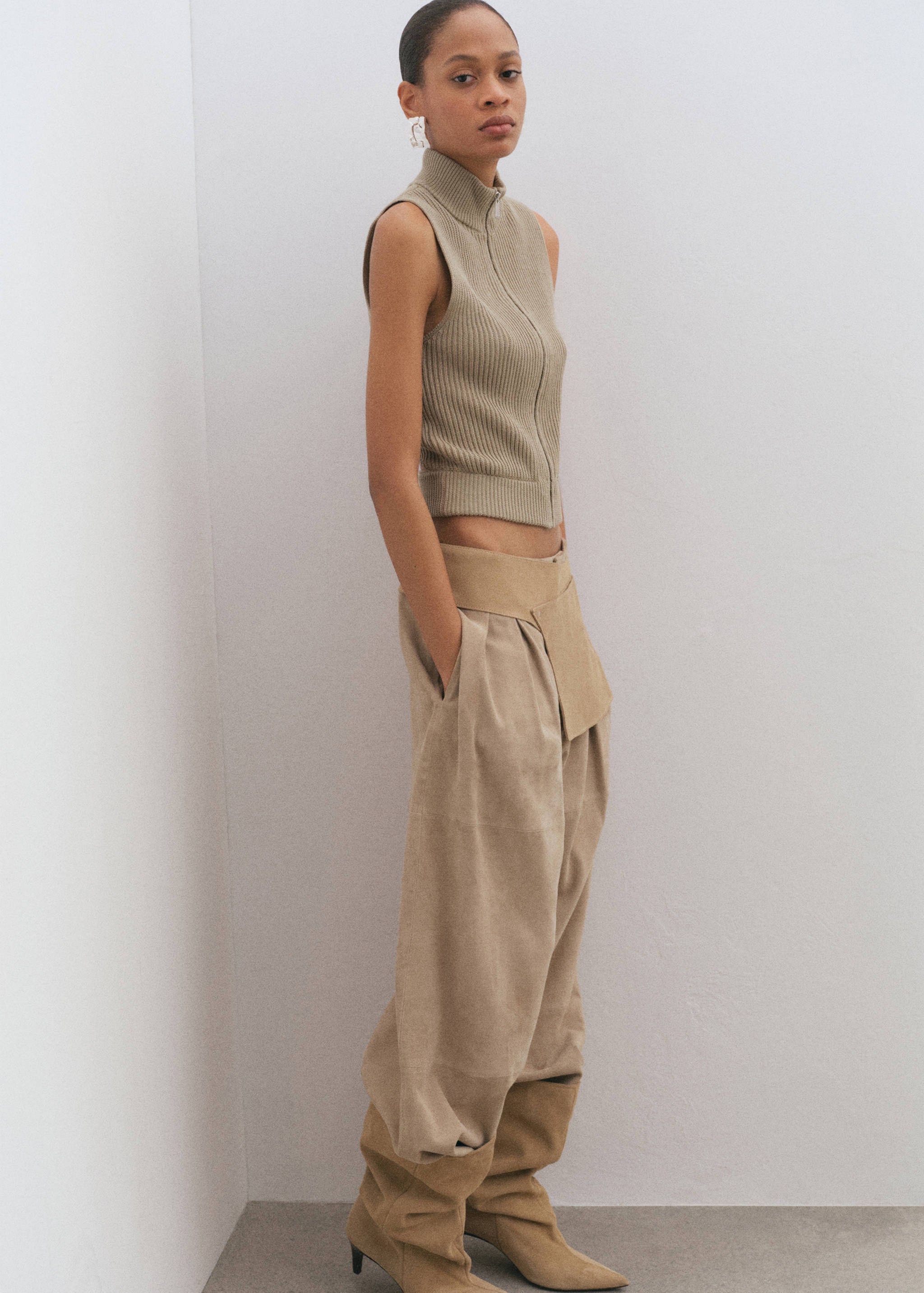 Ribbed knitted top with zip - General plane