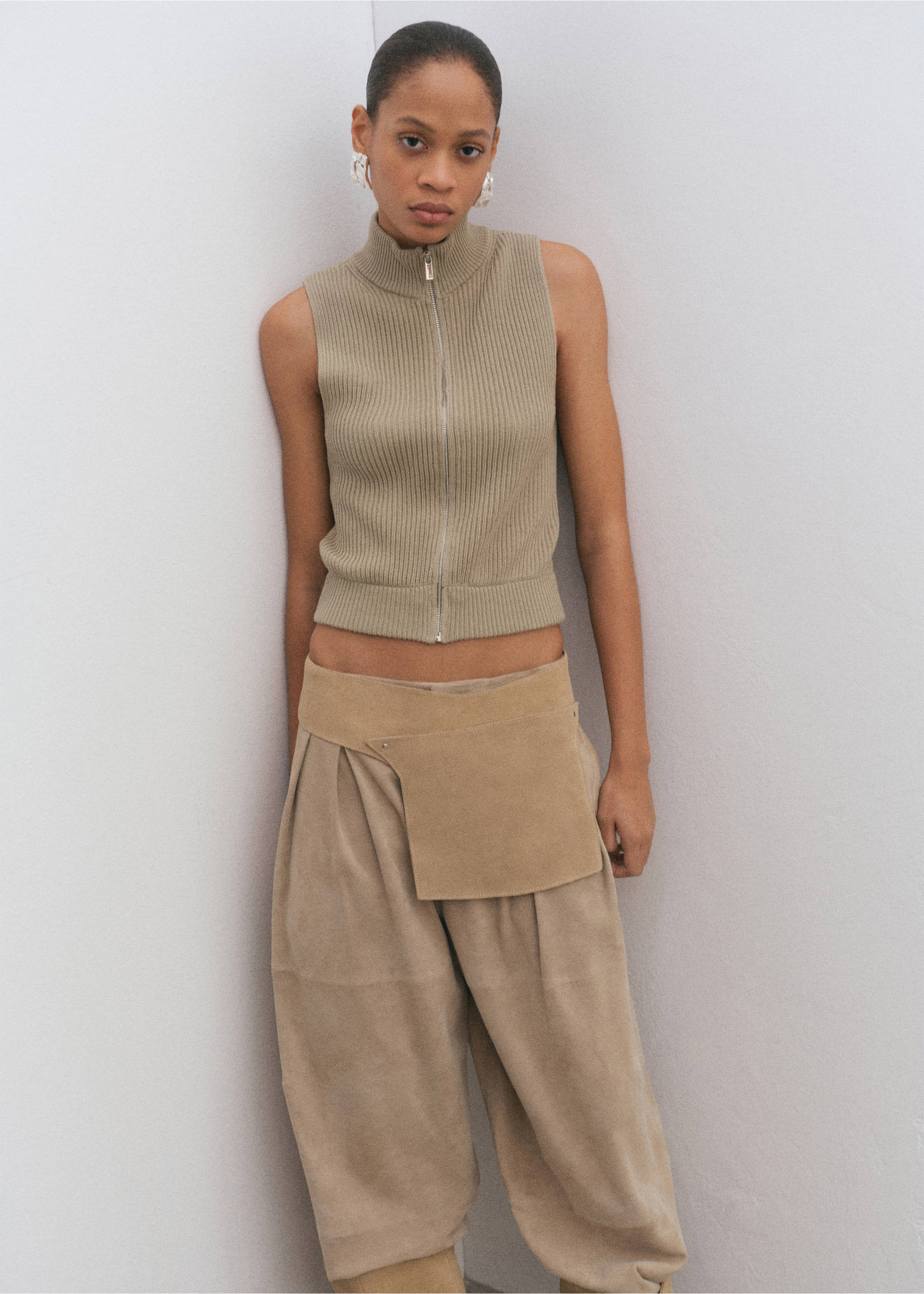 Ribbed knitted top with zip - Medium plane, Khaki. Ref: 27025844-00.