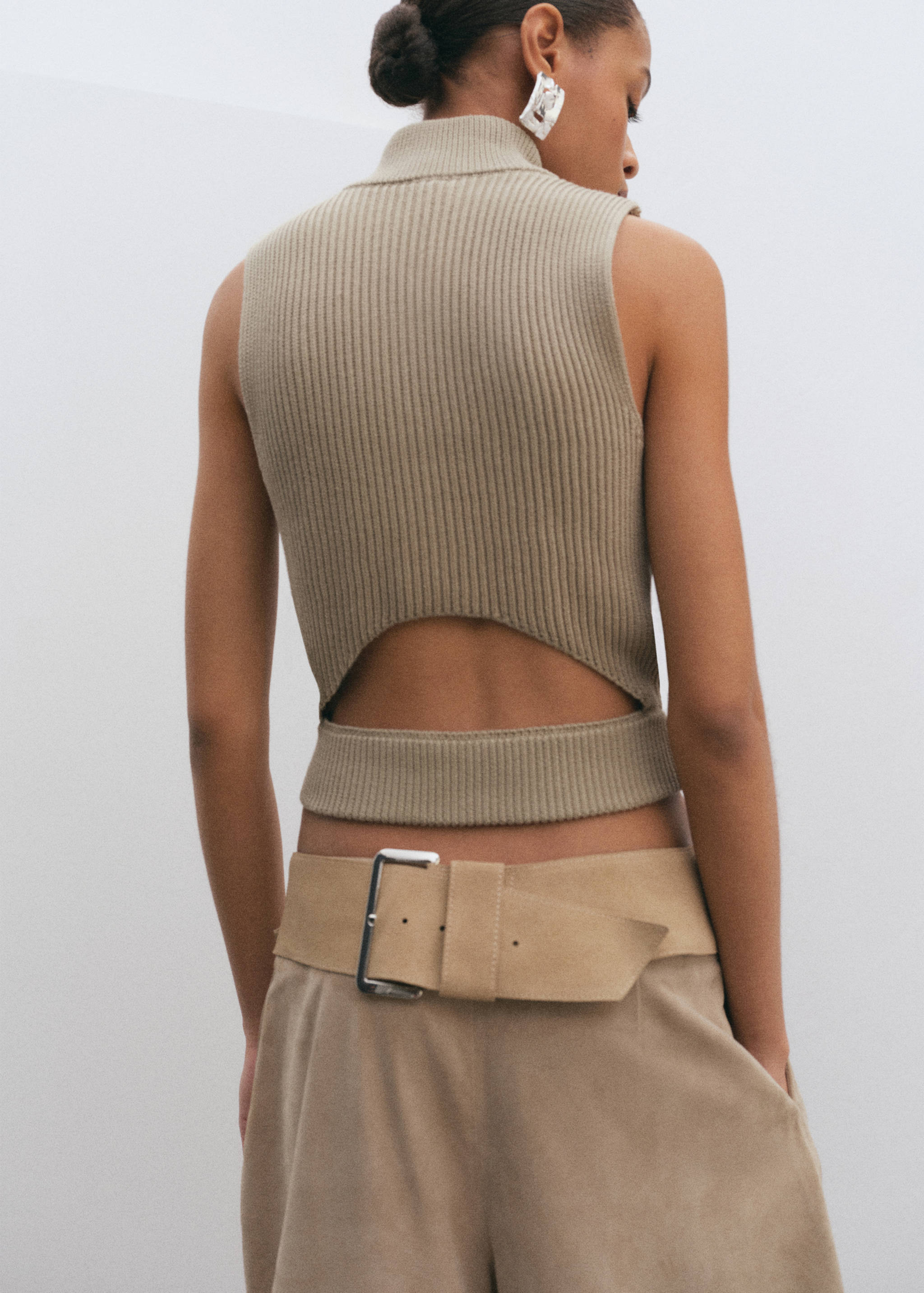 Ribbed knitted top with zip - Reverse of the article