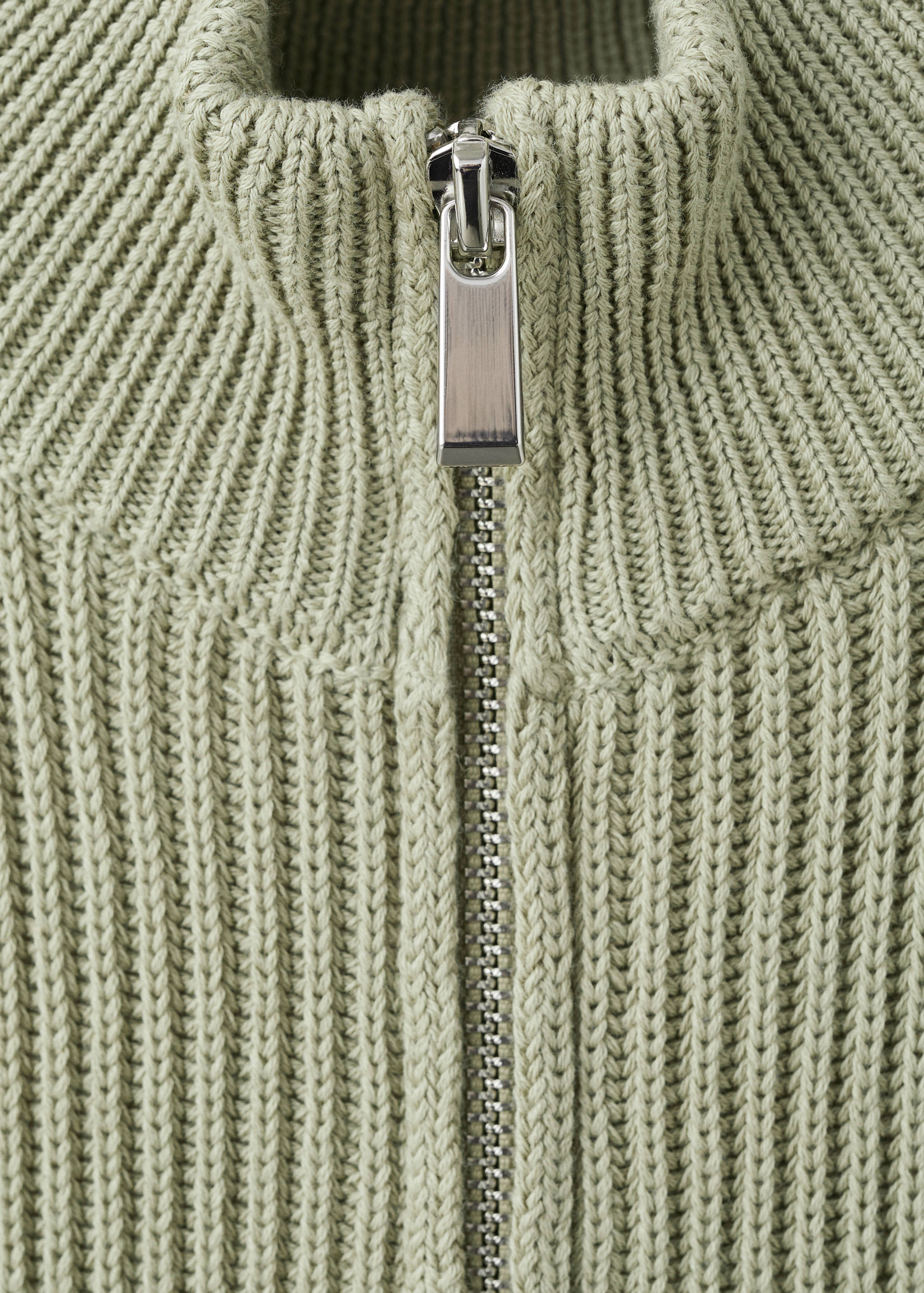 Ribbed knitted top with zip - Details of the article 8