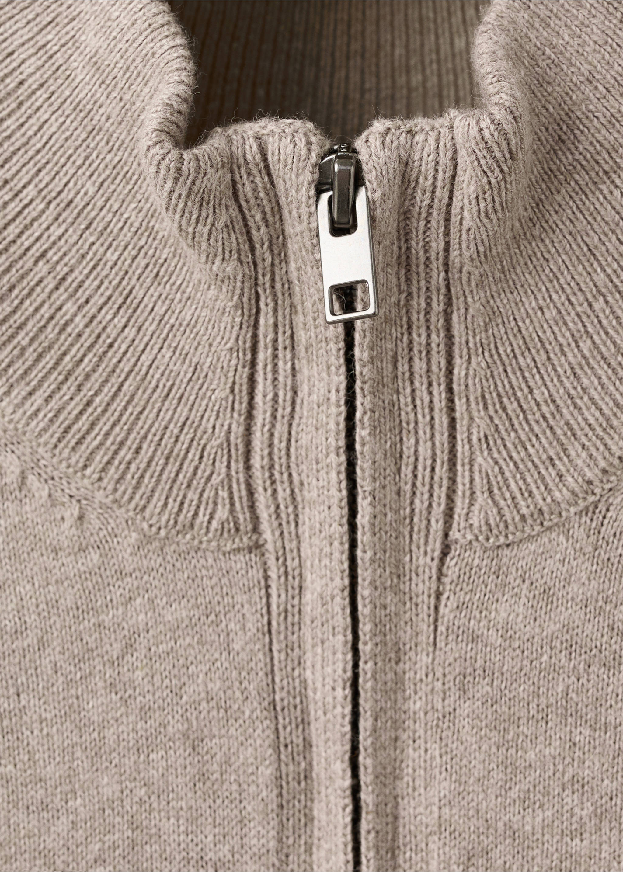 Pullover mit Zip-Kragen - Detail des Artikels 8, Mittelbraun. Ref: 27031259-00.