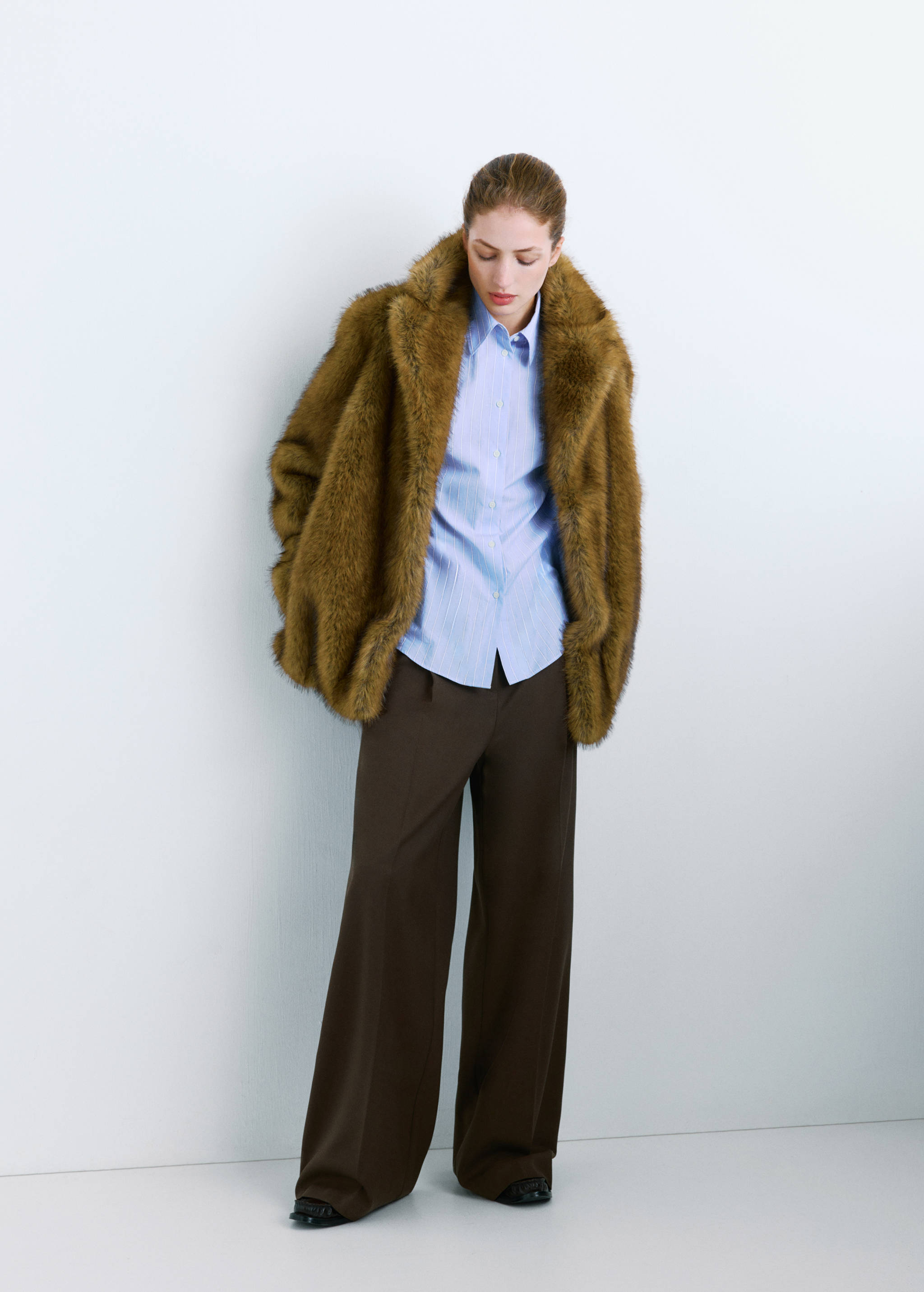 Wide leg mid-rise pleated trousers - General plane