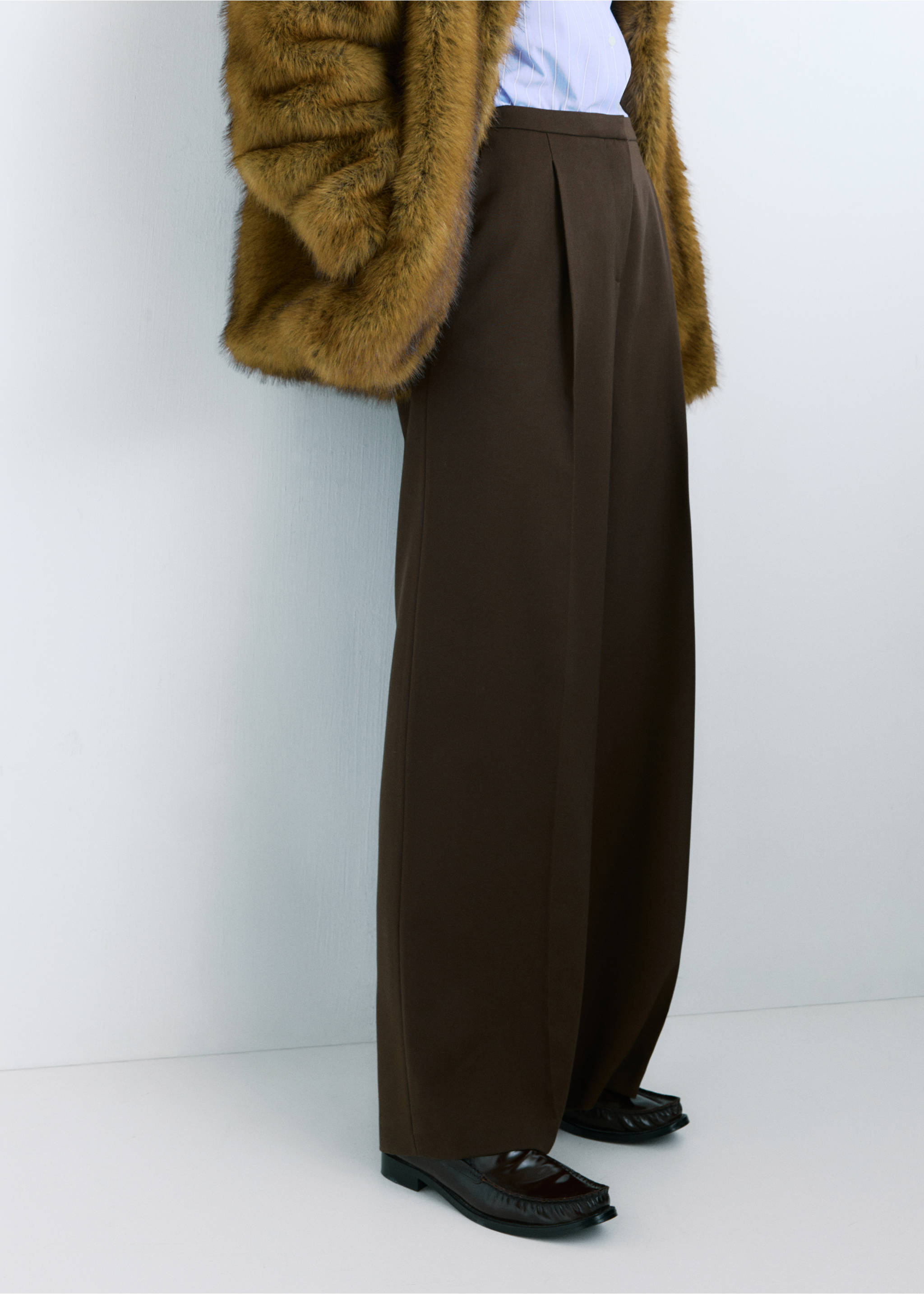 Wide leg mid-rise pleated trousers - Medium plane, Chocolate. Ref: 27031294-00.