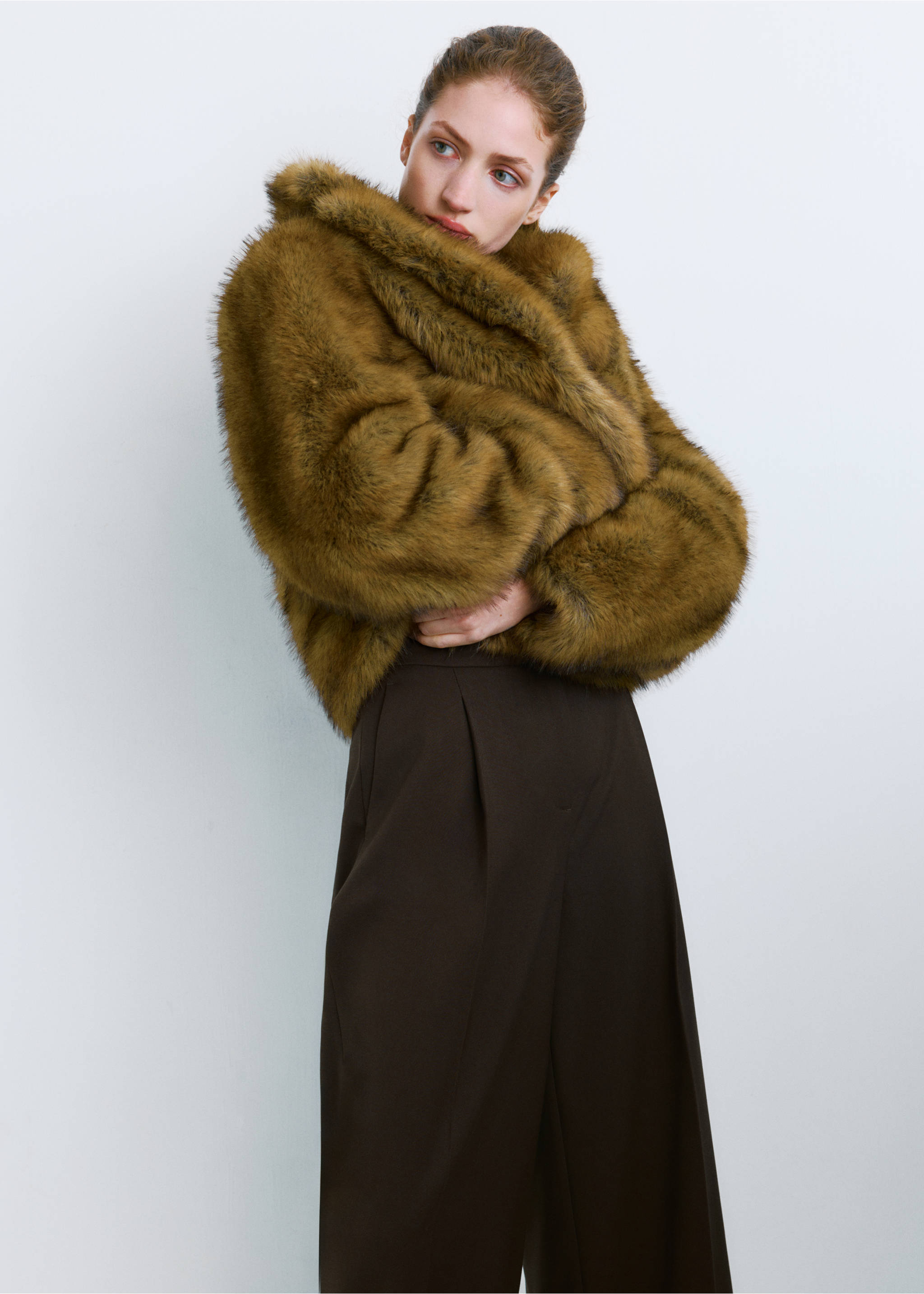 Wide leg mid-rise pleated trousers - Details of the article 1, Chocolate. Ref: 27031294-00.
