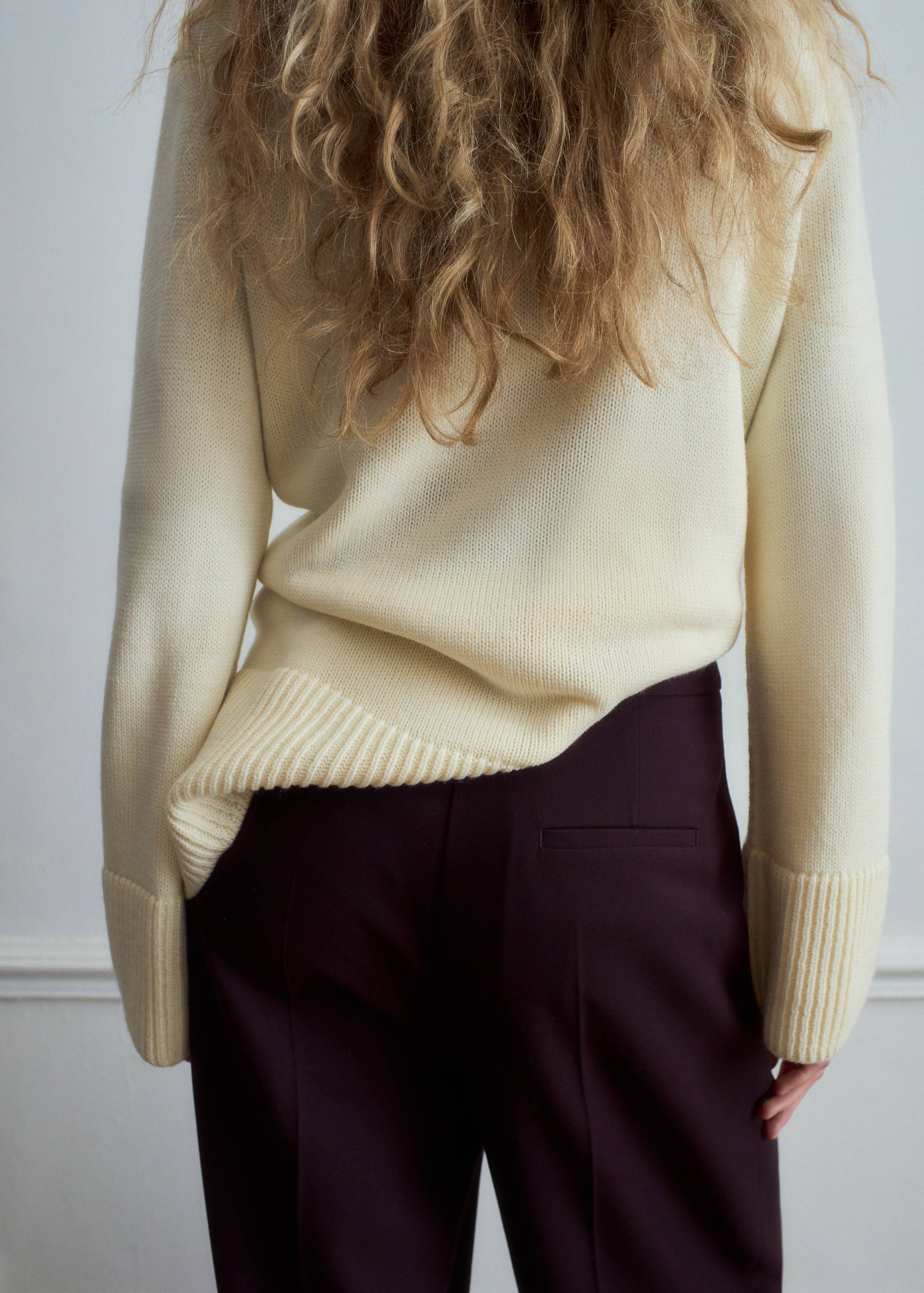 Wide leg mid-rise pleated trousers - Reverse of the article