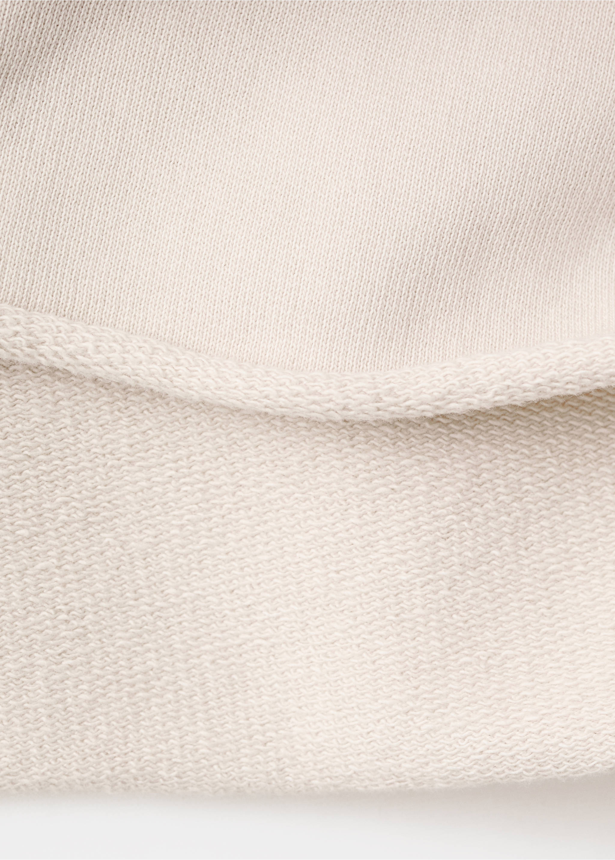 Close-up of the beige sweatshirt fabric texture., Ecru. Ref: 27031538-00.