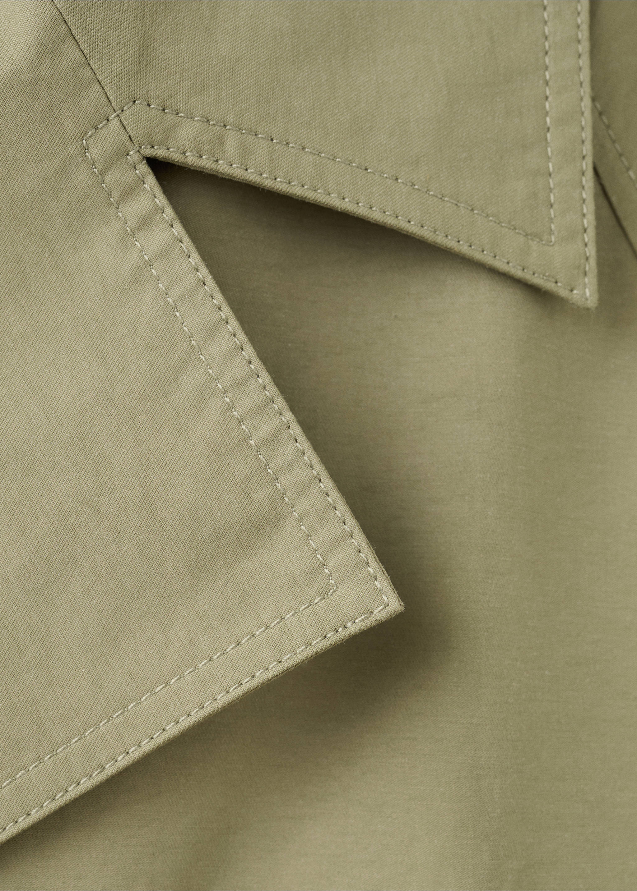 Khaki green trench coat collar and lapel detail with topstitching., Khaki. Ref: 27034057-00.