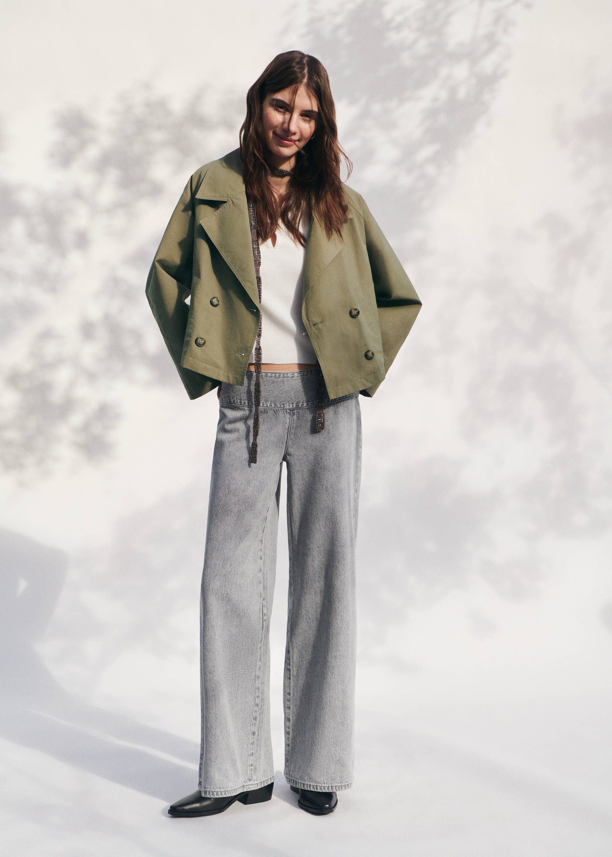 Khaki green cropped trench jacket with double-breasted buttons and wide lapels., Khaki. Ref: 27034057-00.