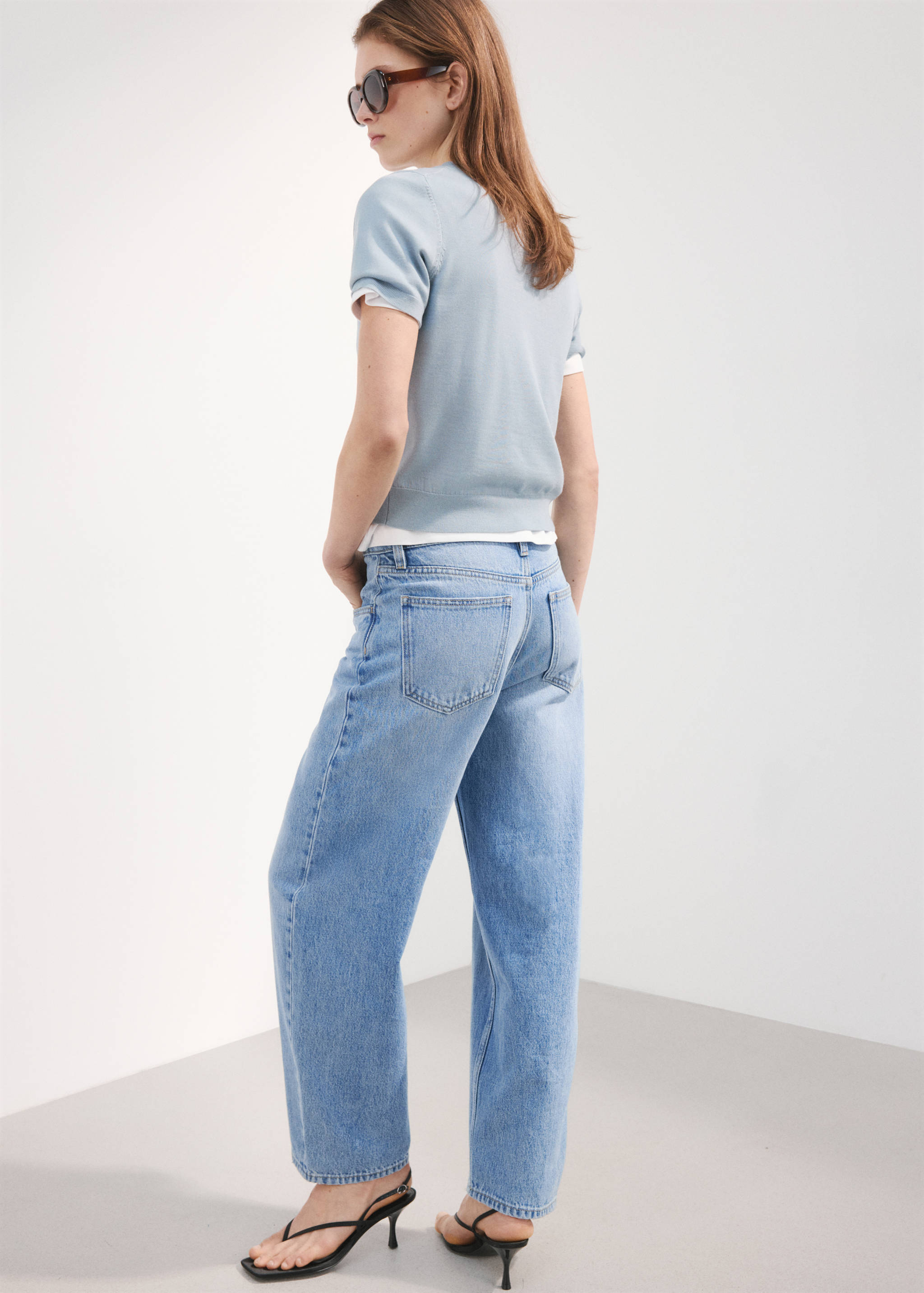 Barrel-Jeans mit hoher Taille - Rückseite des Artikels