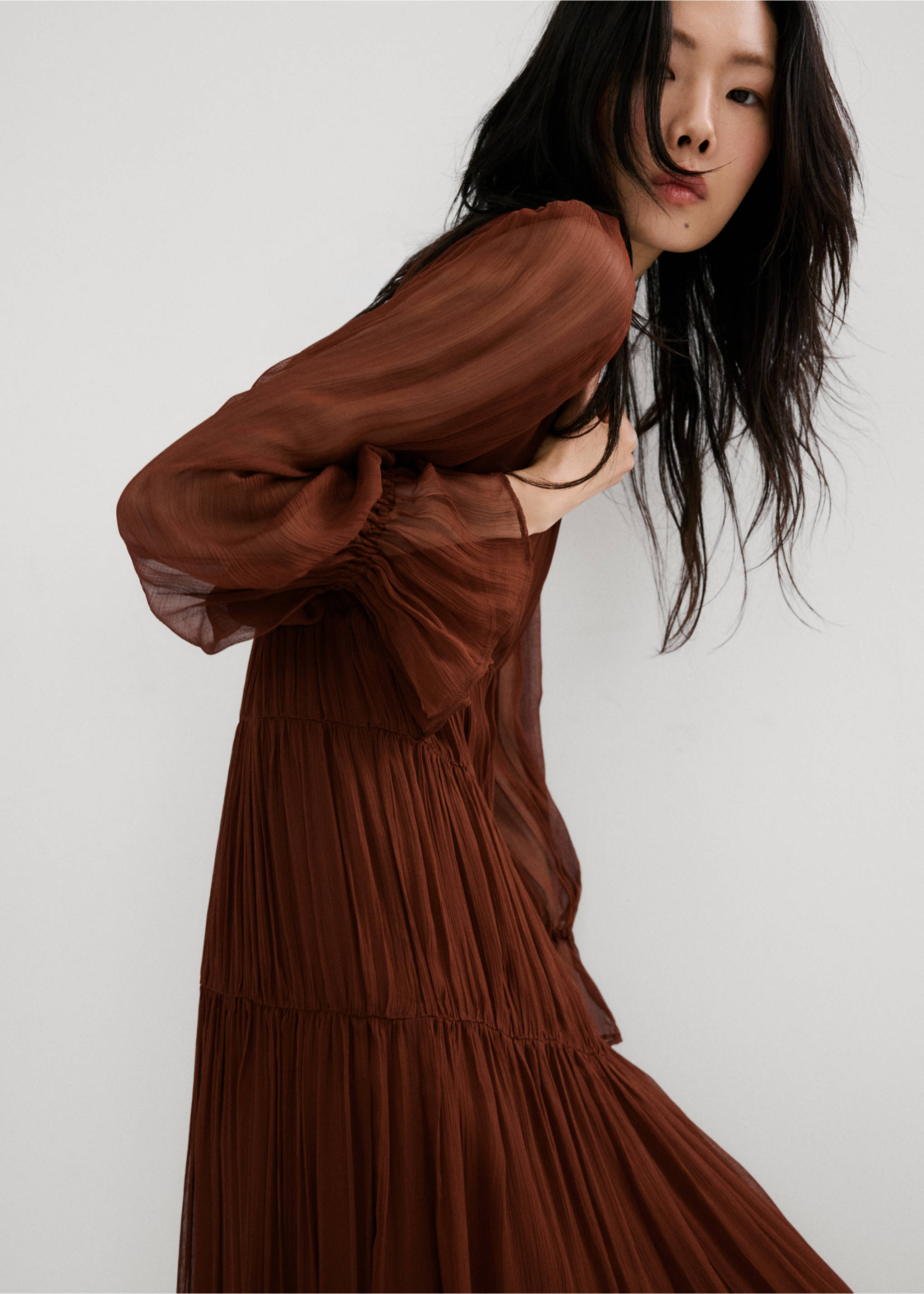 Pleated chiffon dress - Details of the article 2, Chocolate. Ref: 27034441-00.