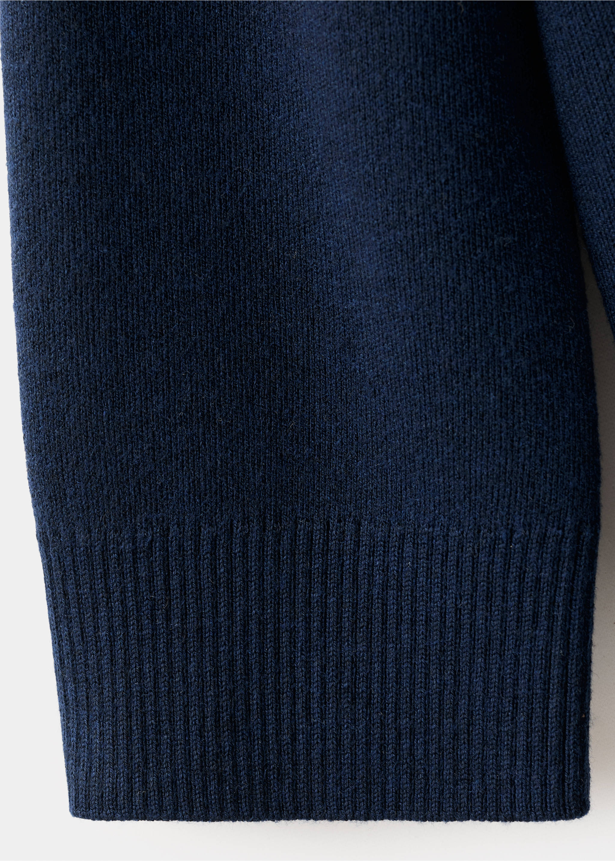 Navy blue cardigan knit fabric detail focusing on the sleeve and ribbed cuff., Dark Navy. Ref: 27034774-00.