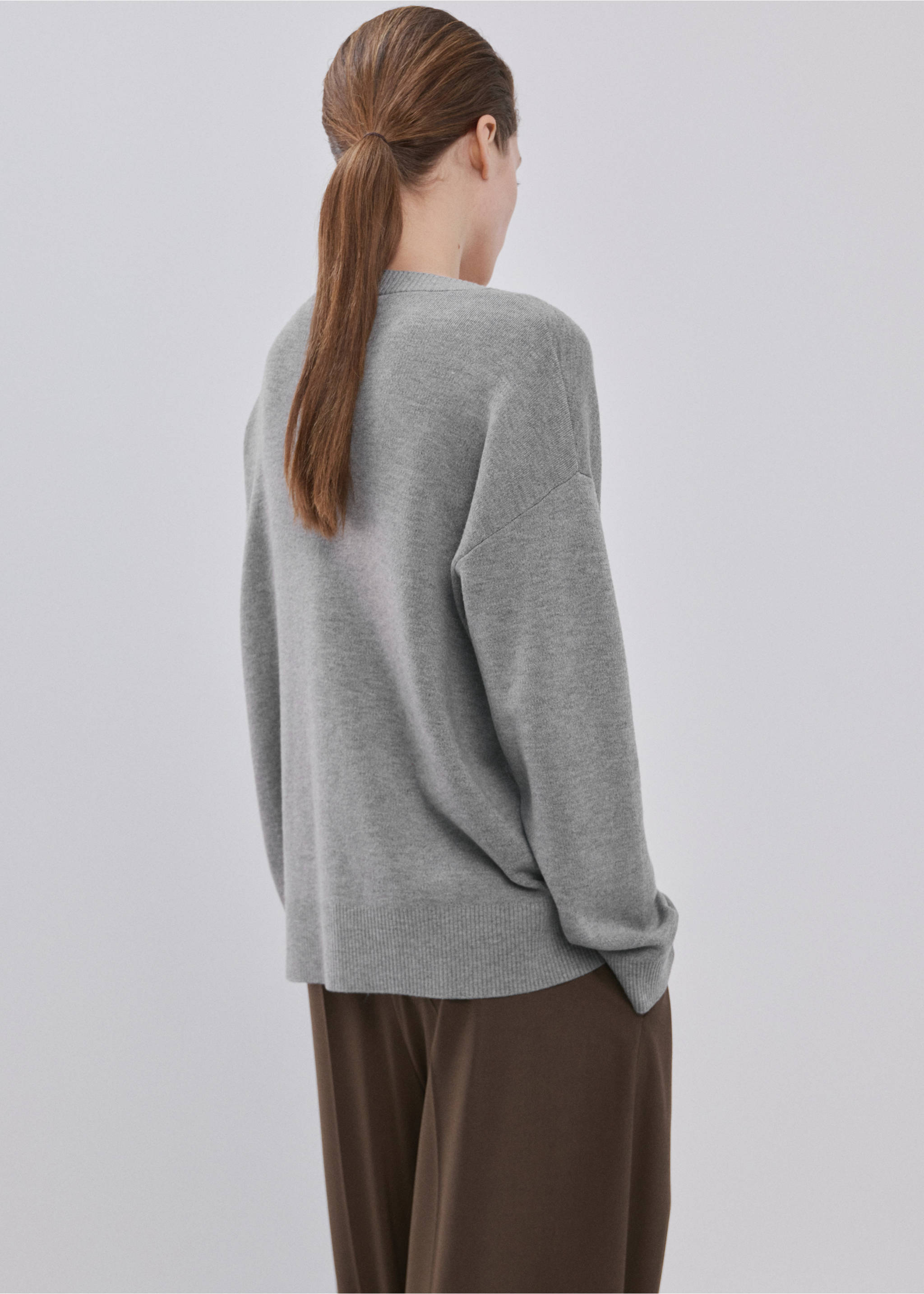Grey knitted cardigan in a relaxed fit, shown from the back., Medium Heather Grey. Ref: 27034774-00.