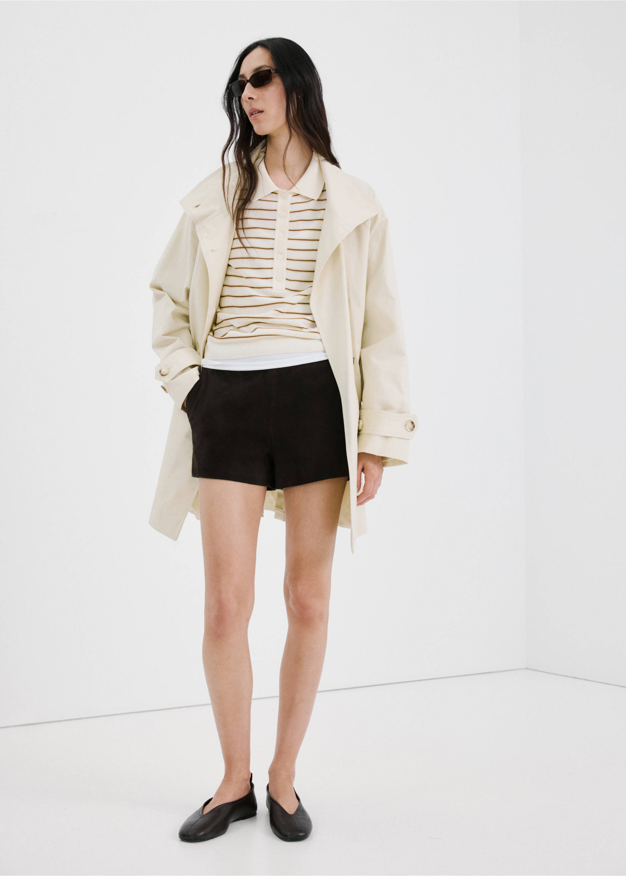 Cream striped jersey polo, worn in an outfit with a trench coat., Ecru. Ref: 27035821-00.
