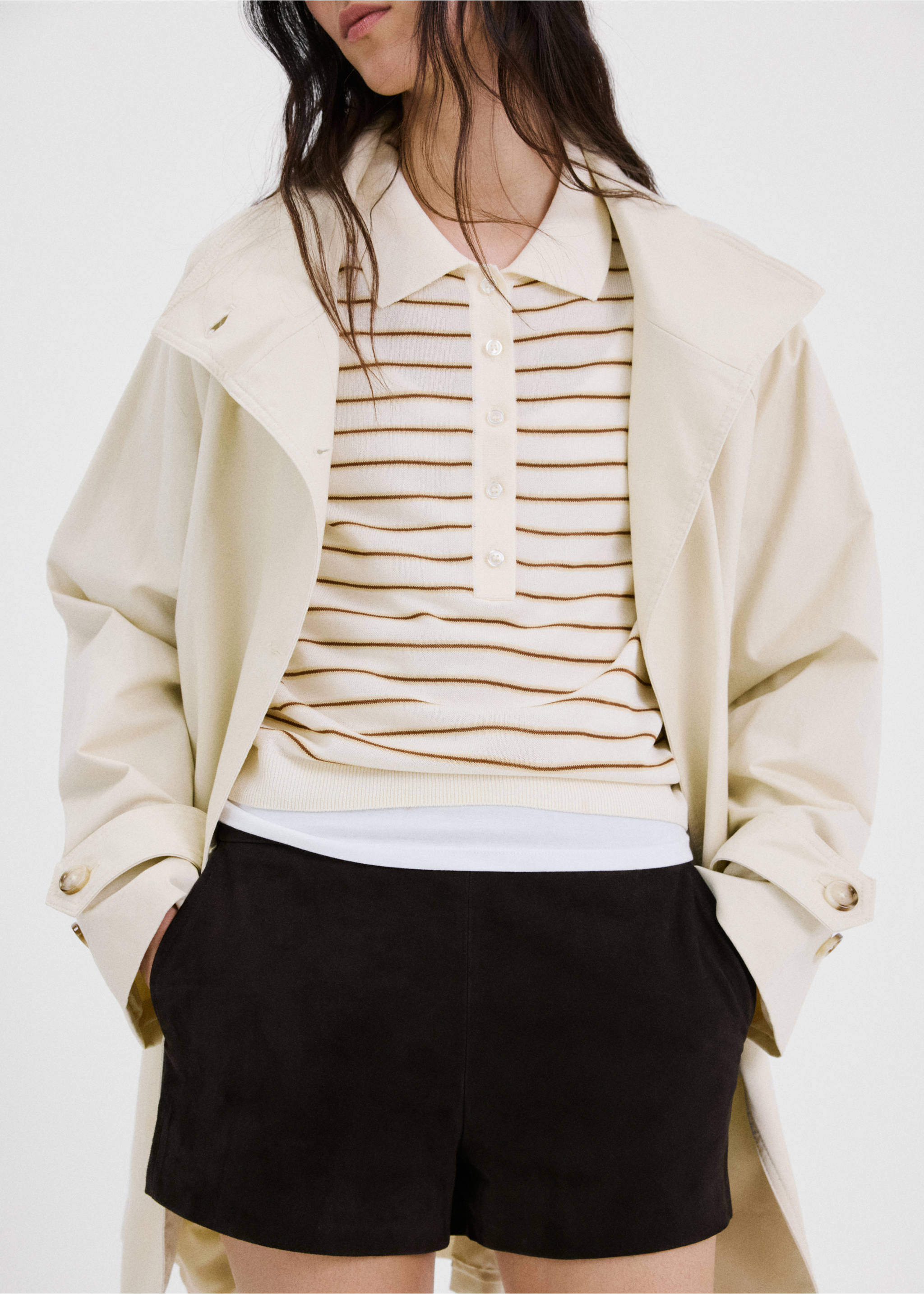 Ivory and brown striped knit polo jersey with a buttoned placket, Ecru. Ref: 27035821-00.