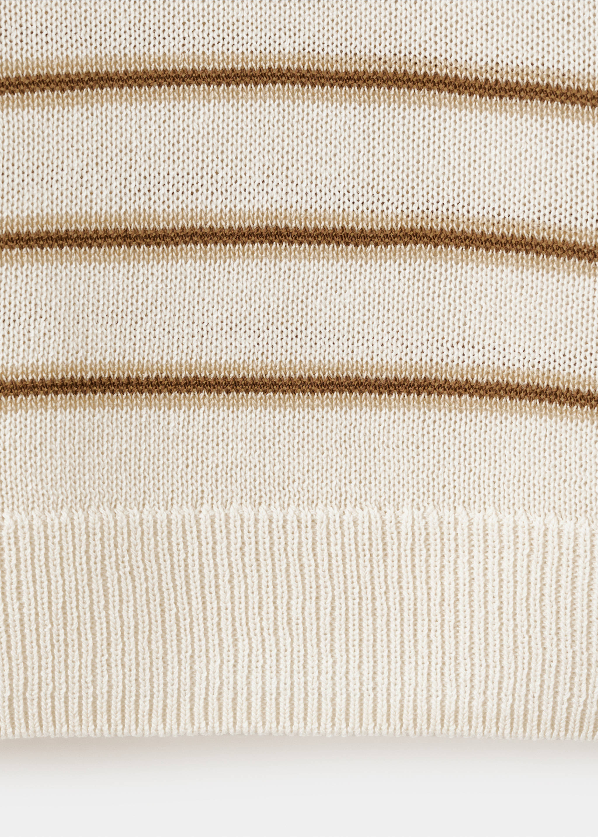 Close-up of the knit texture and striped pattern of a sweater., Ecru. Ref: 27035821-00.