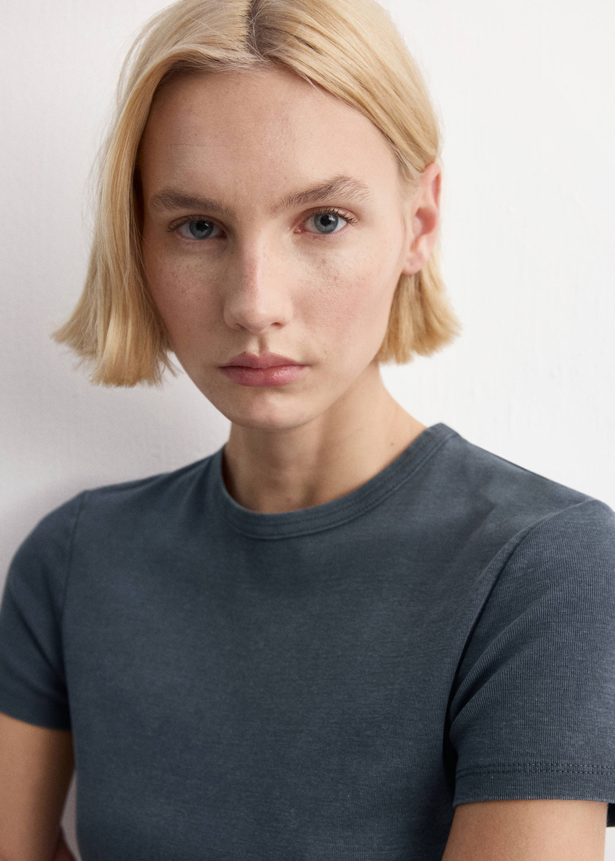 Washed-effect cotton t-shirt - Details of the article 1