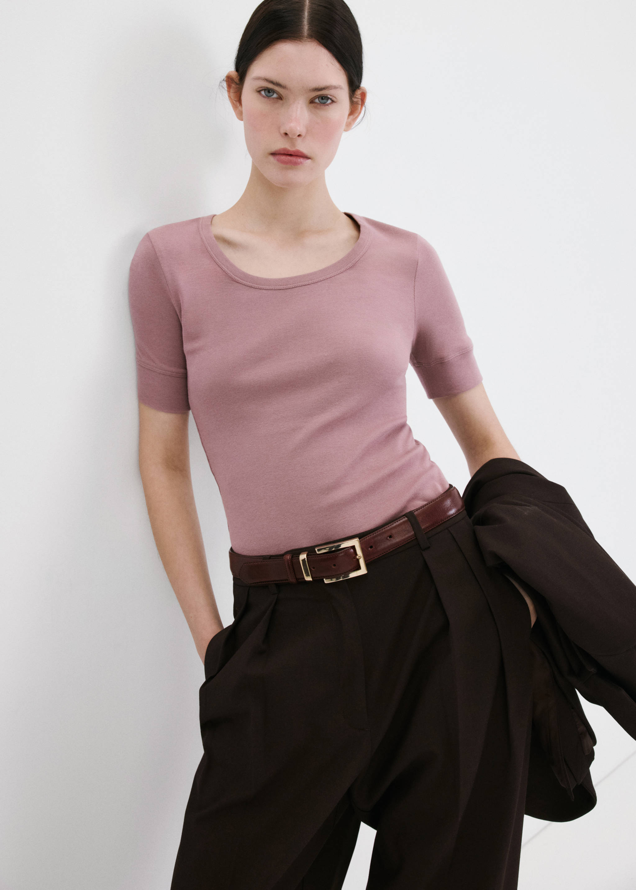 Tailliertes Kurzarm-T-Shirt - Mittlere Ansicht