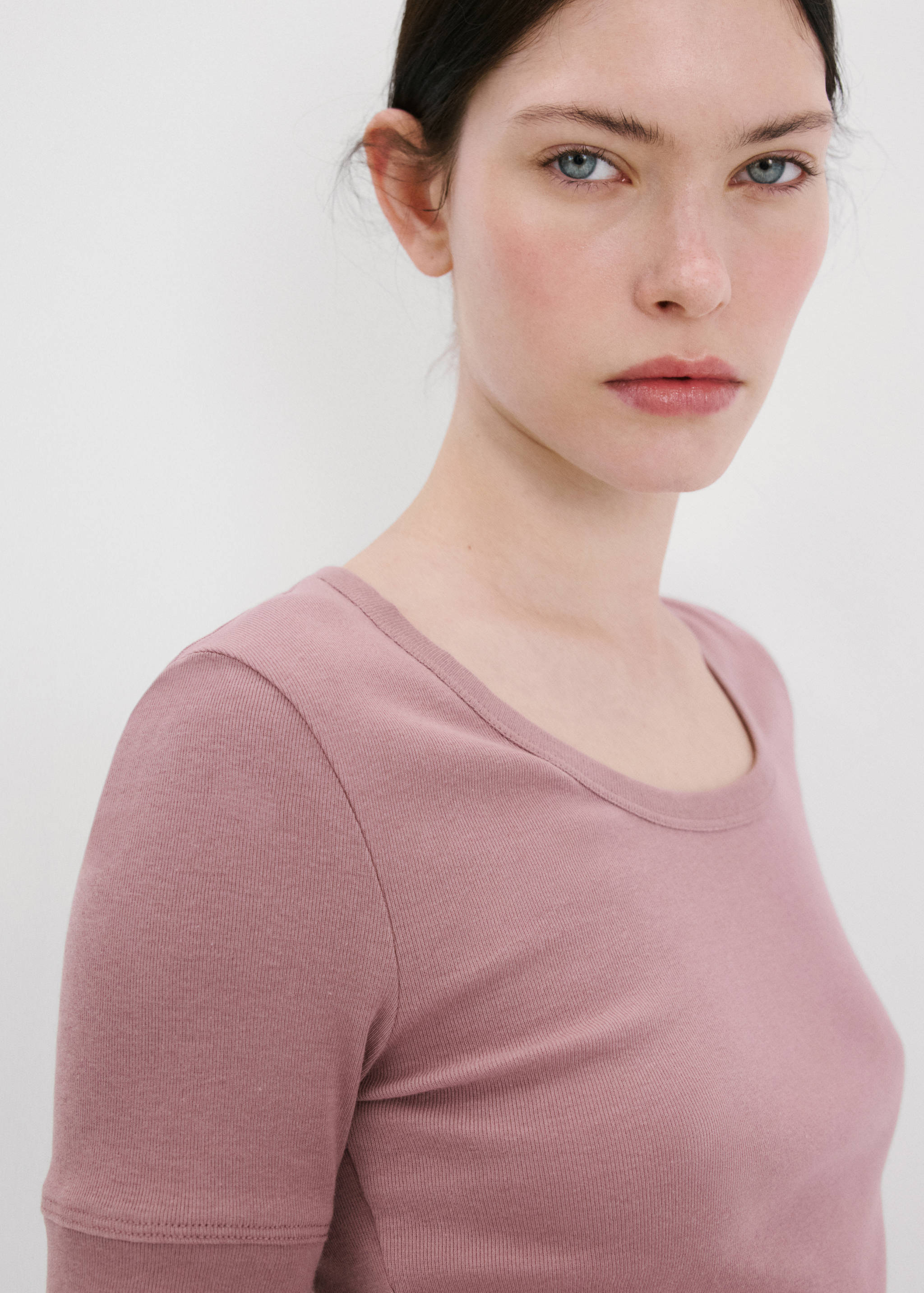 Tailliertes Kurzarm-T-Shirt - Detail des Artikels 1