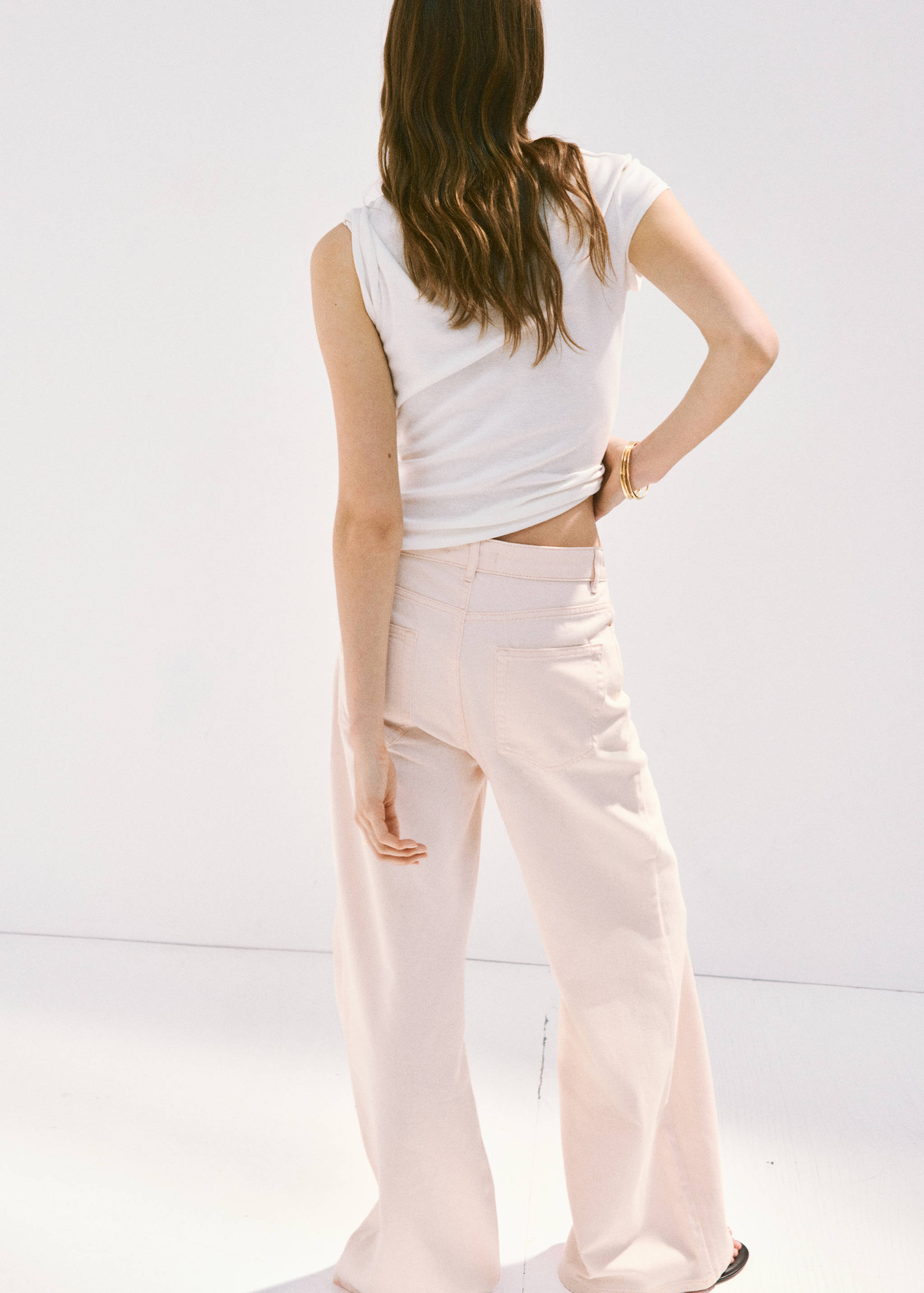 Wide leg mid-rise jeans - Reverse of the article