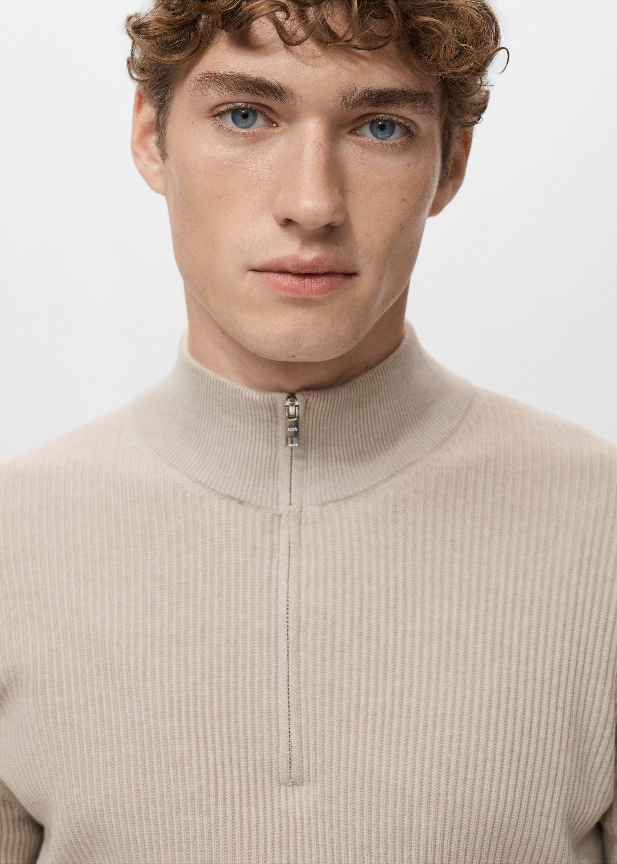 Beige ribbed zip-neck jersey, close-up view showing the collar, Beige. Ref: 27041283-00.
