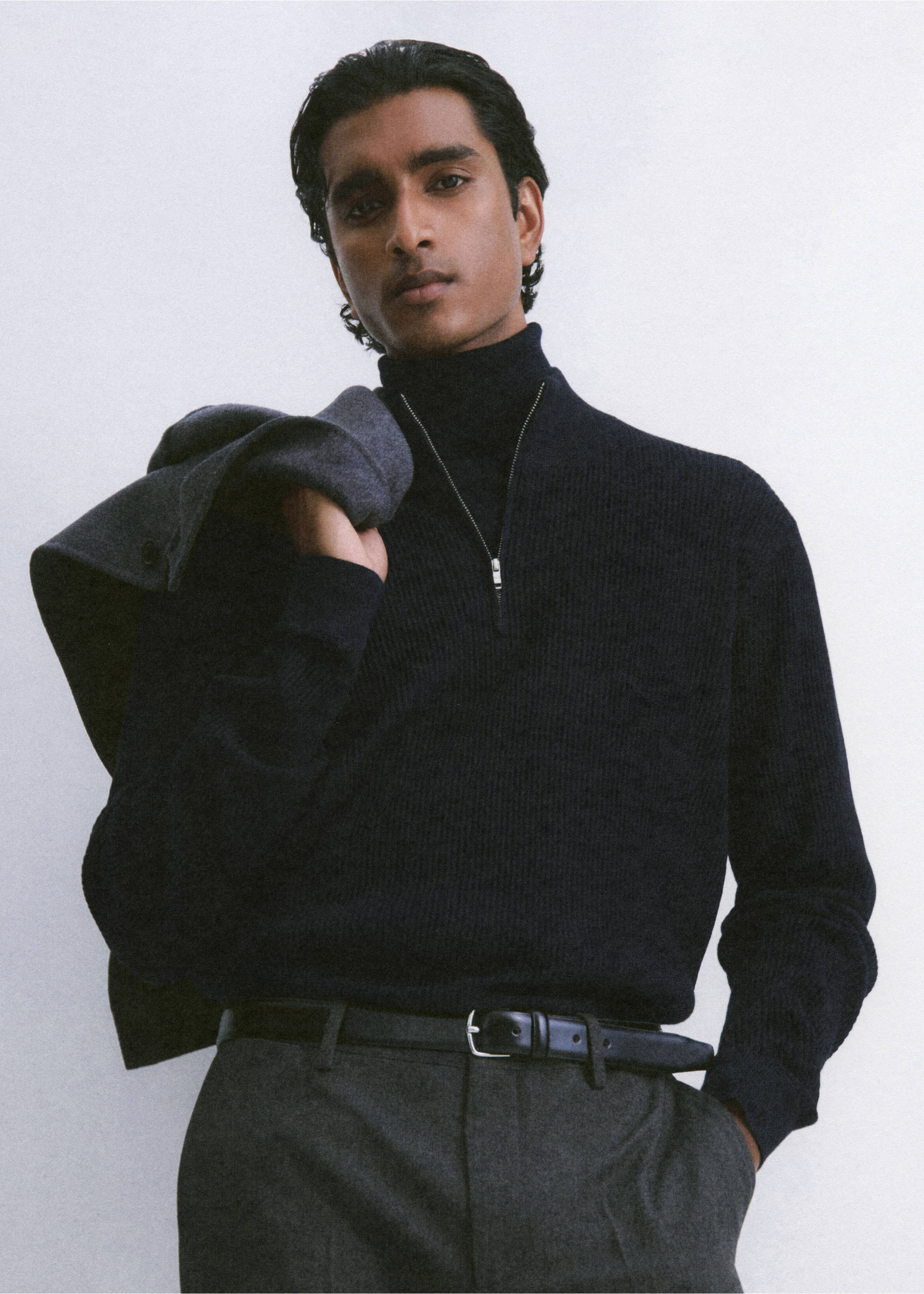 Navy blue knitted zip-neck jersey in a ribbed texture., Navy. Ref: 27041283-00.