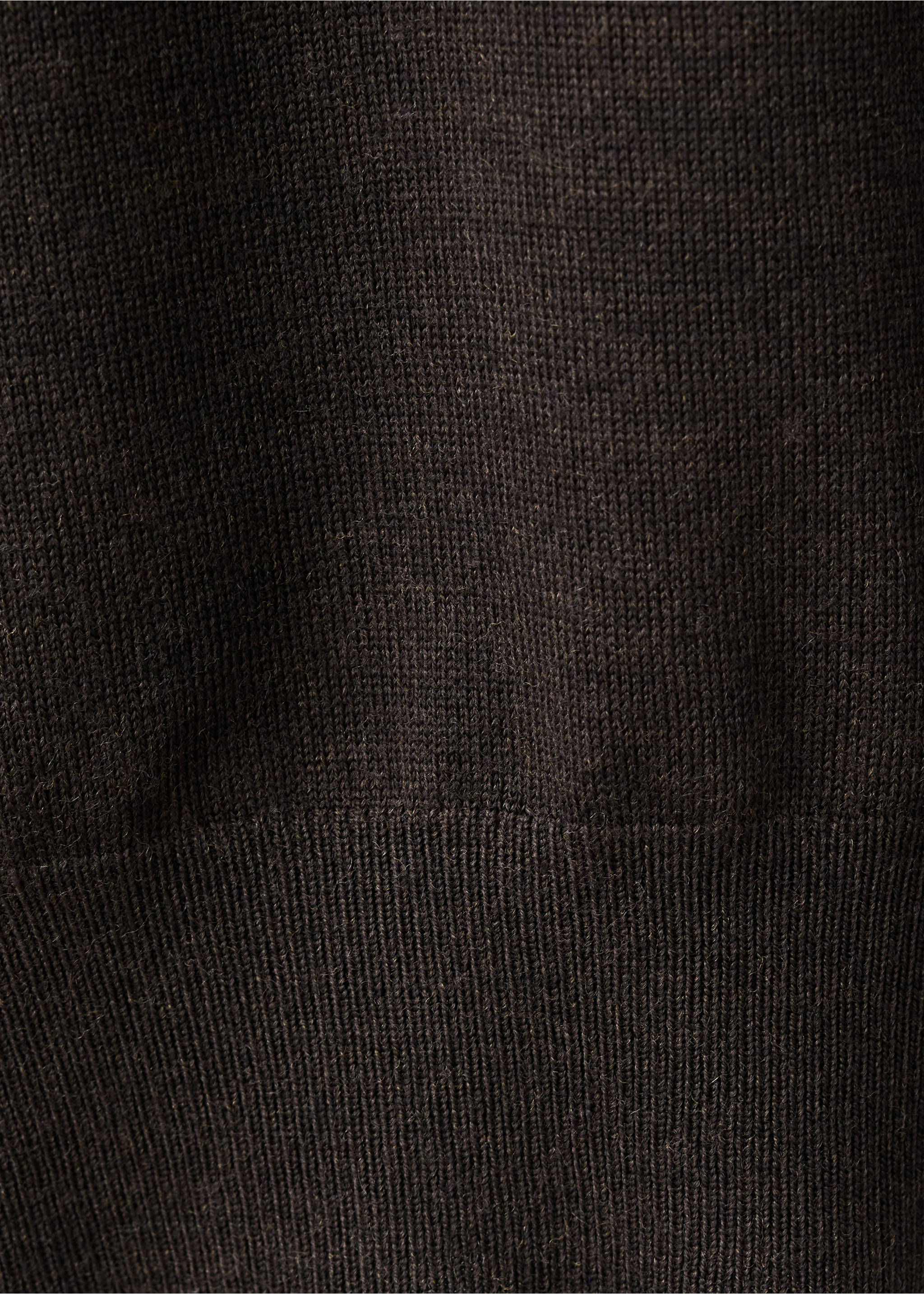 Dark brown knit sweater fabric close-up., Chocolate. Ref: 27041285-00.