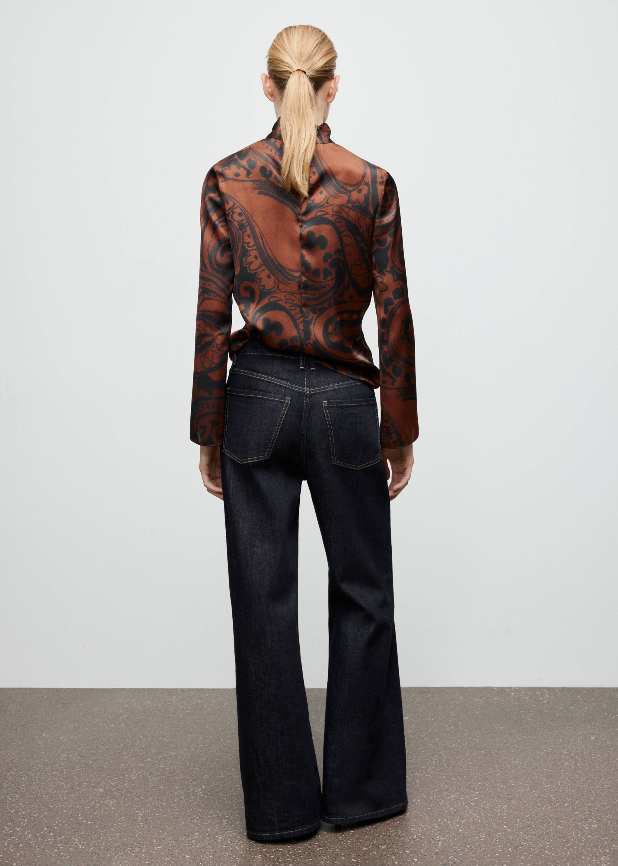 Paisley-print satin blouse - Reverse of the article, Burnt Orange. Ref: 27041318-00.