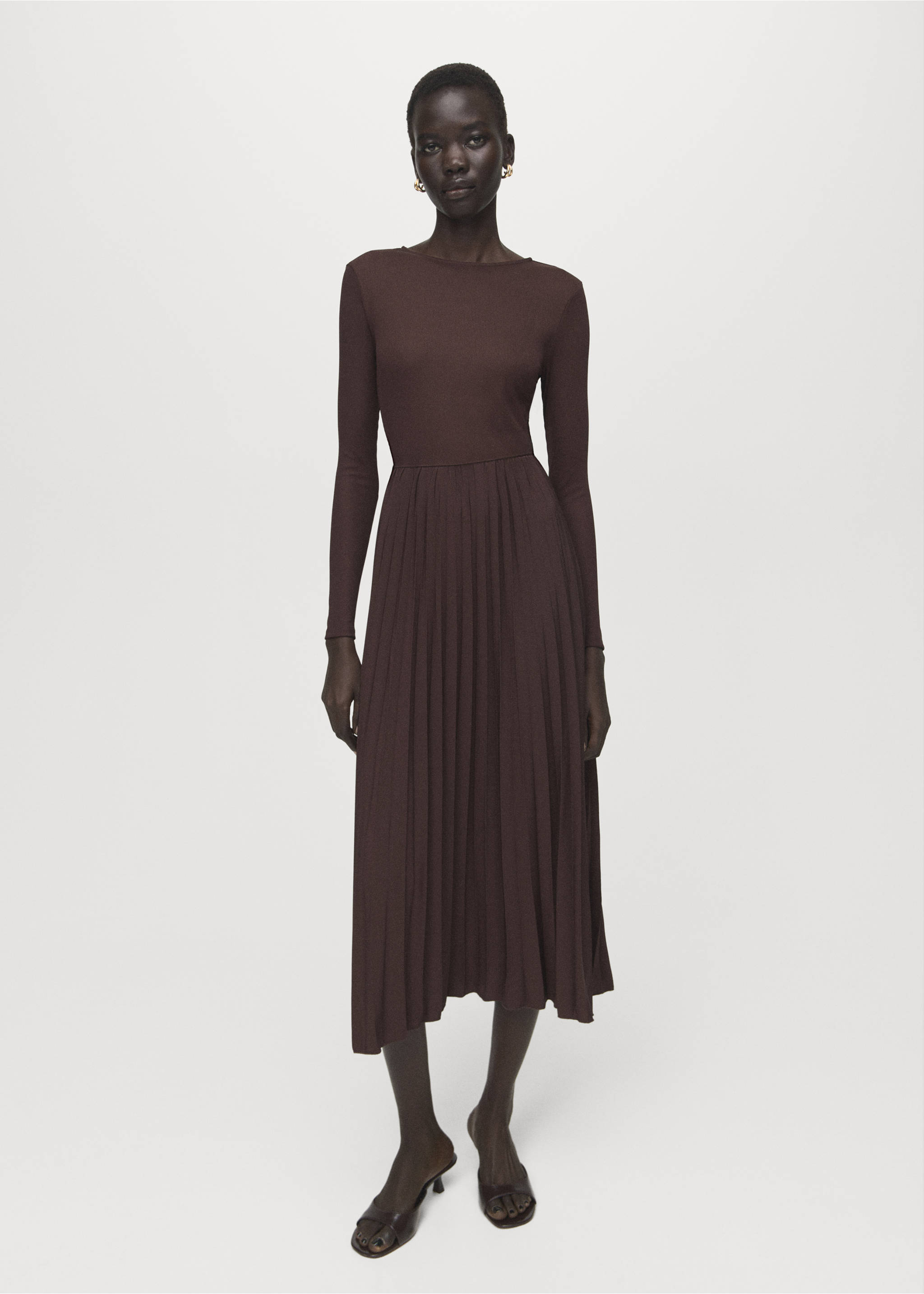 Vestit midi evasé cinturó - Pla general, Xocolata. Ref: 27041334-00.